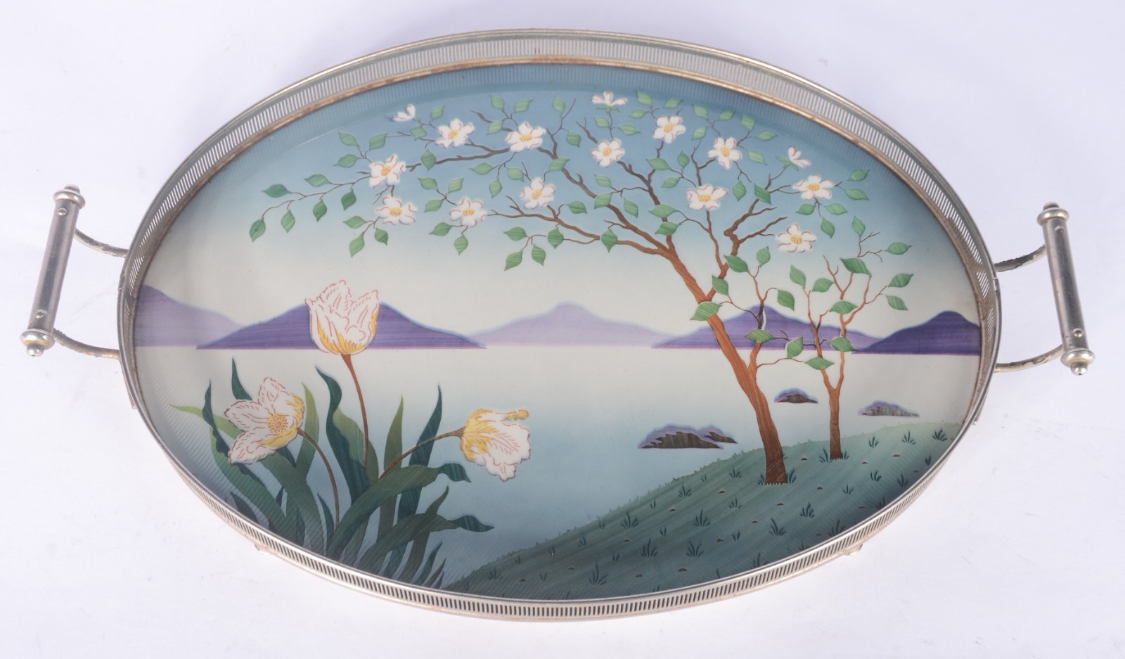 Bandeja de faiança decorada com paisagem em policromia, gradinha e... - foto 1 de 6