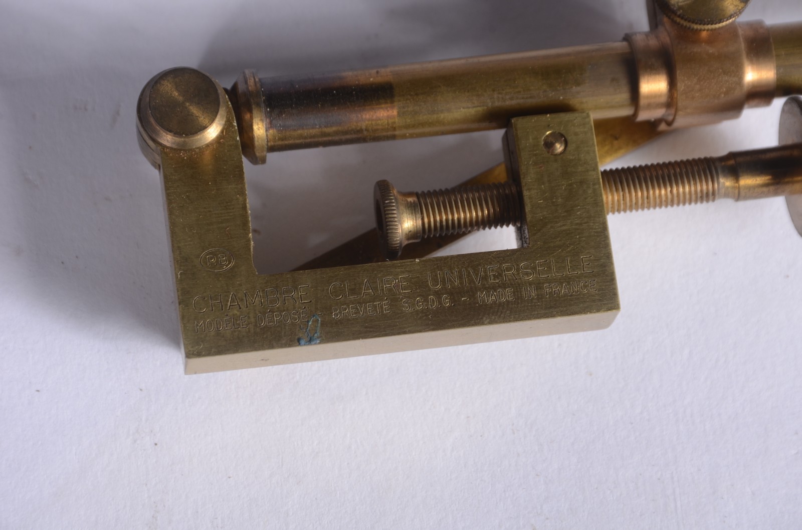 Chambre Claire Universelle - Pequeno microscópio de bronze francês... - foto 3 de 5