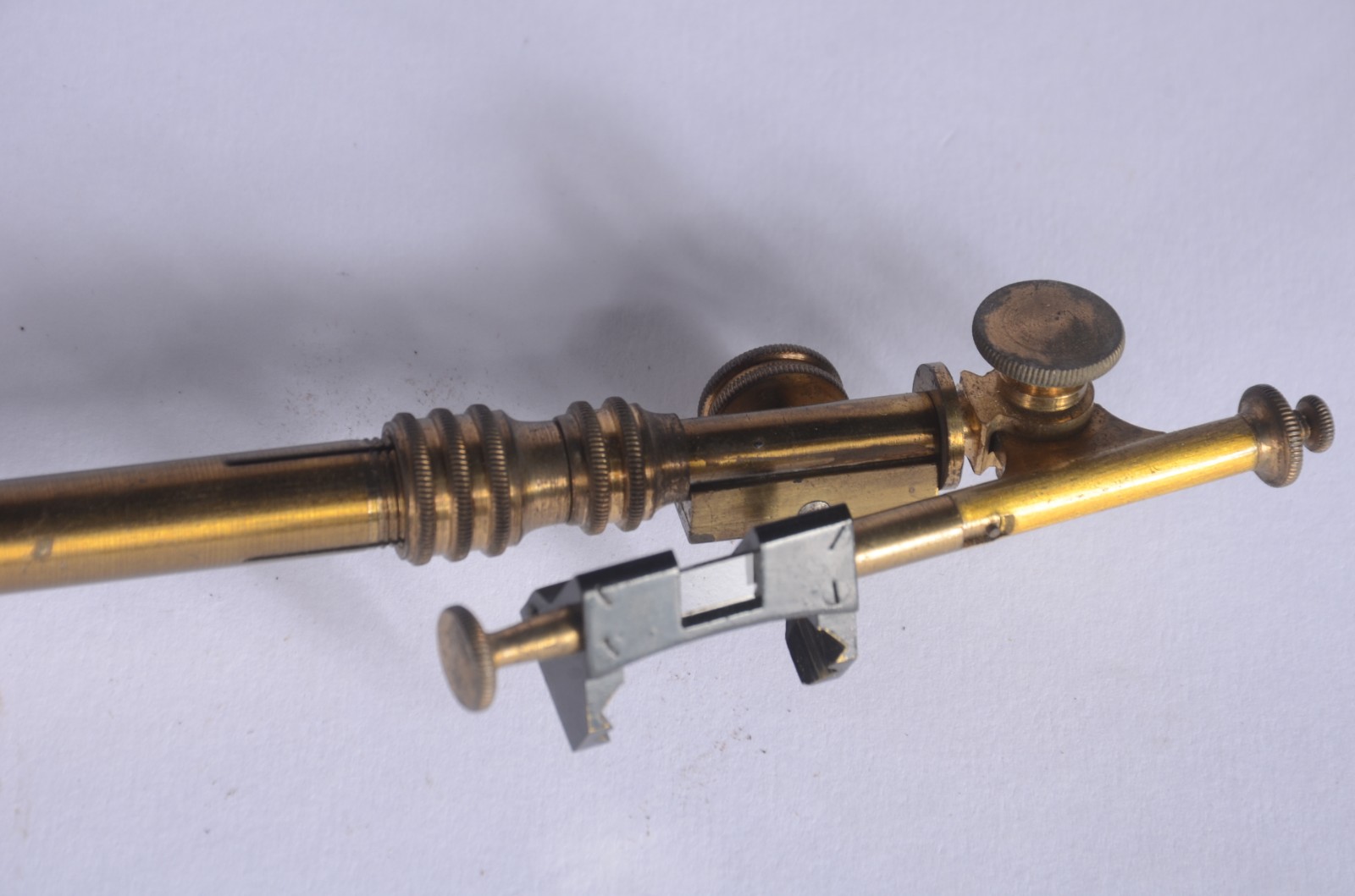 Chambre Claire Universelle - Pequeno microscópio de bronze francês... - foto 4 de 5