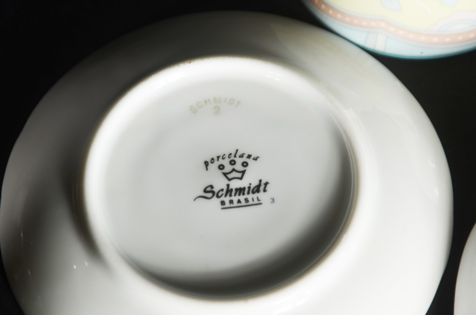 Diversas peças de porcelana, sendo: 12 pratos rasos de porcelana... - foto 6 de 8