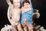Par de imponentes jarros de porcelana francesa ... - Par de imponentes jarros de porcelana francesa Vieux Paris, decorados com figuras representando as quatro estações, reservas em medalhões com ce...