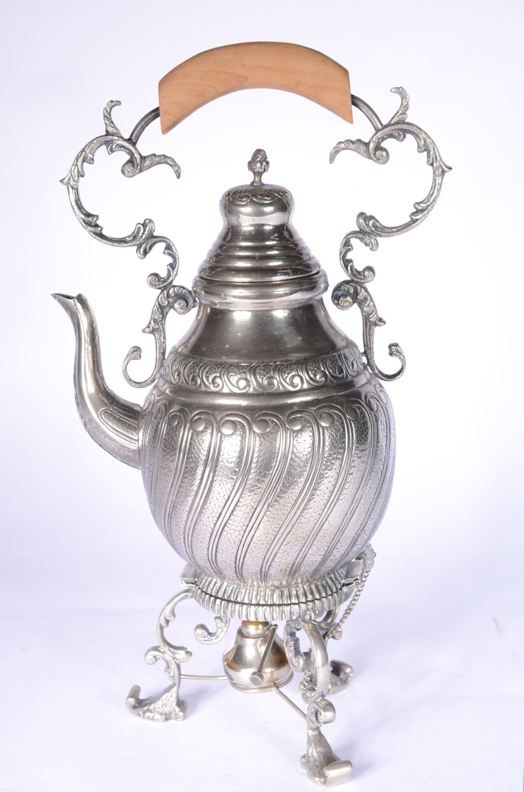 Samovar de metal prateado, alça recortada com pega de madeira... - foto 1 de 7