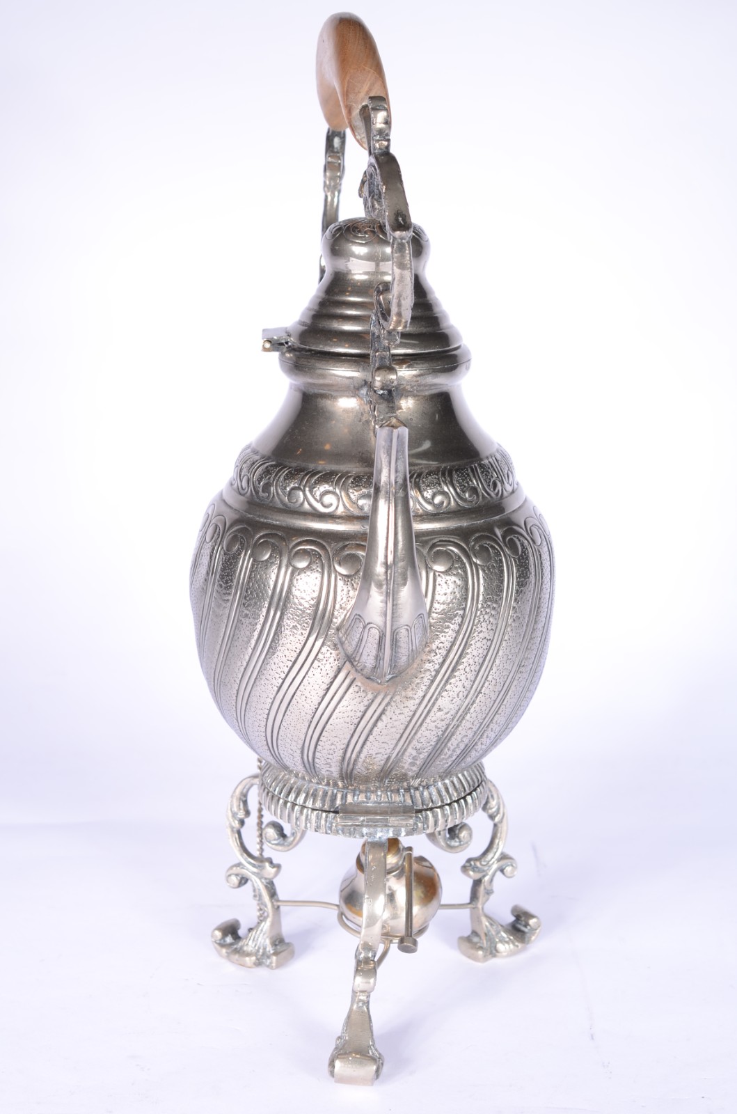 Samovar de metal prateado, alça recortada com pega de madeira... - foto 6 de 7