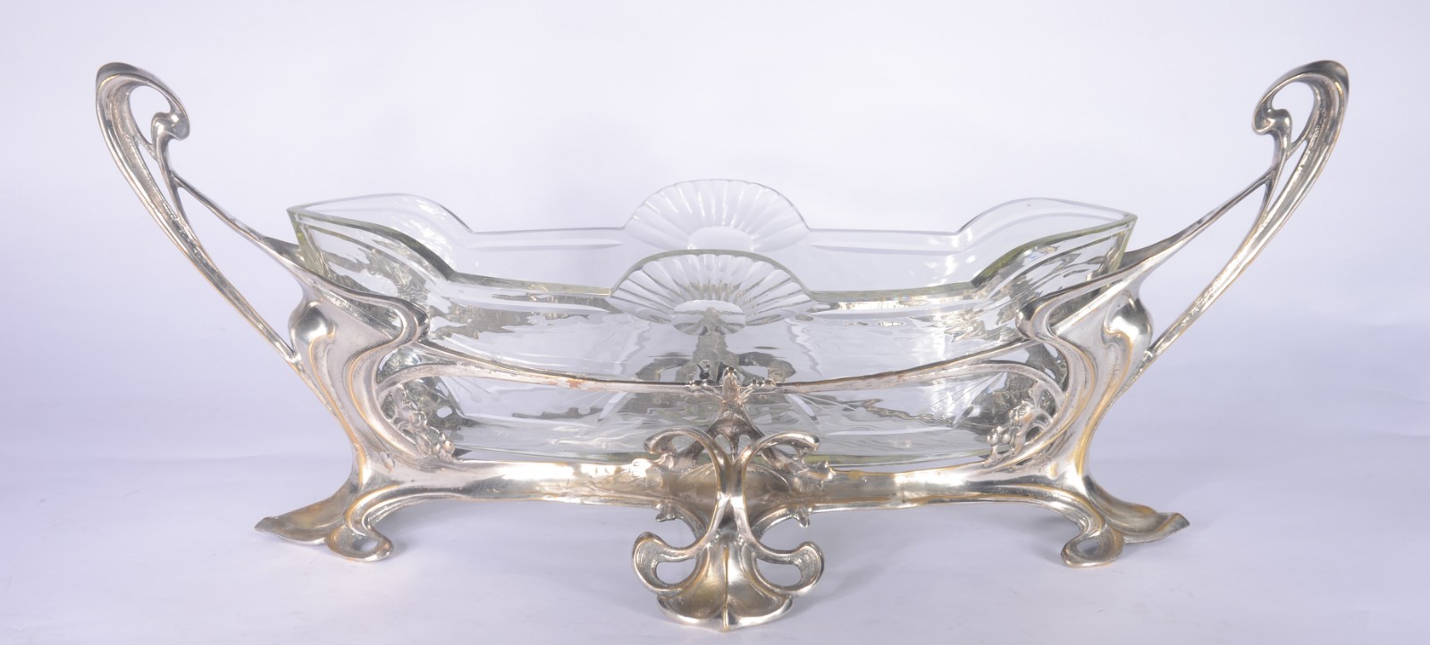 Elegante floreira Art Nouveau de metal prateado, feitio navete... - foto 1 de 10