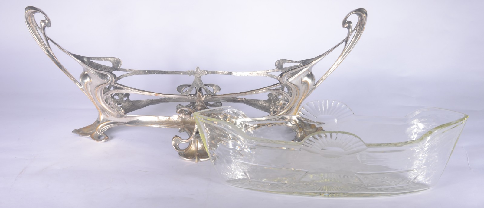 Elegante floreira Art Nouveau de metal prateado, feitio navete... - foto 5 de 10