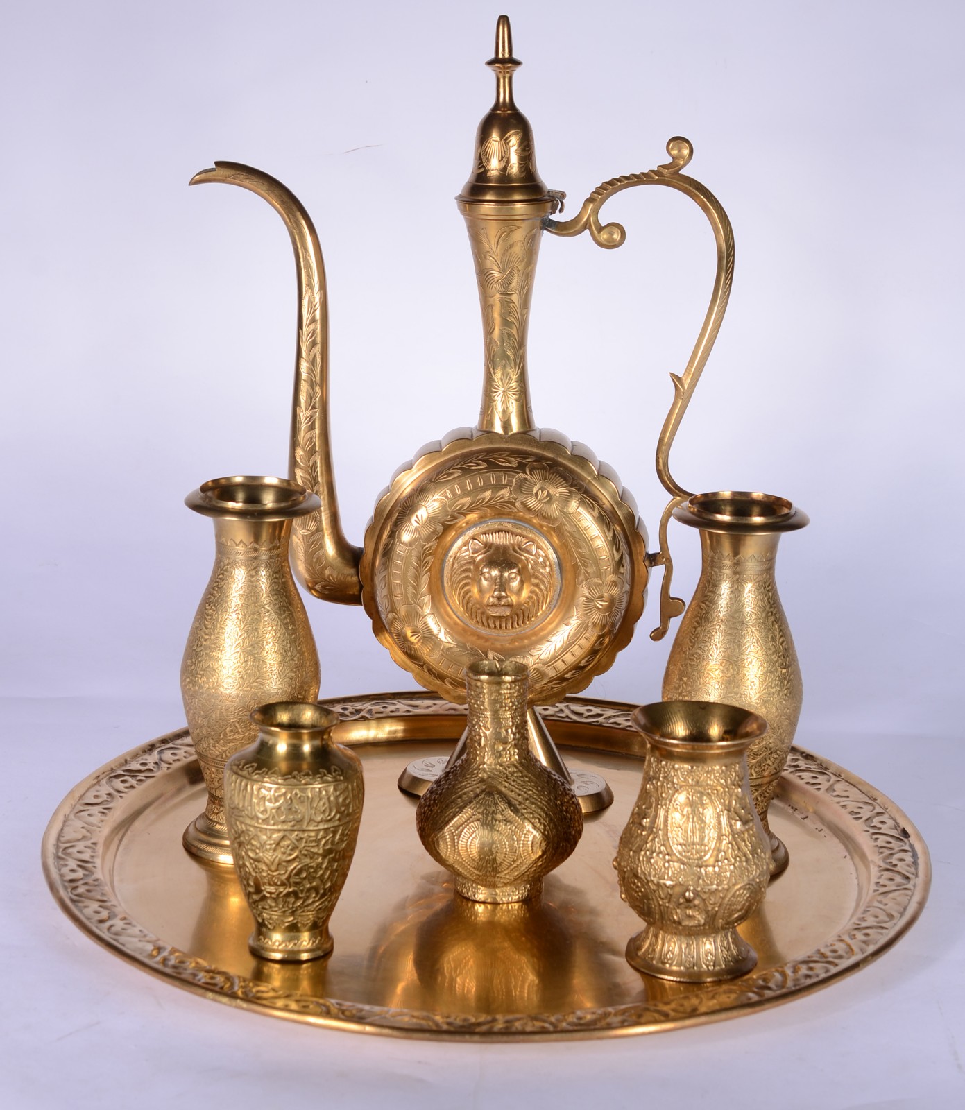 Sete peças diversas de metal dourado oriental. - foto 1 de 11