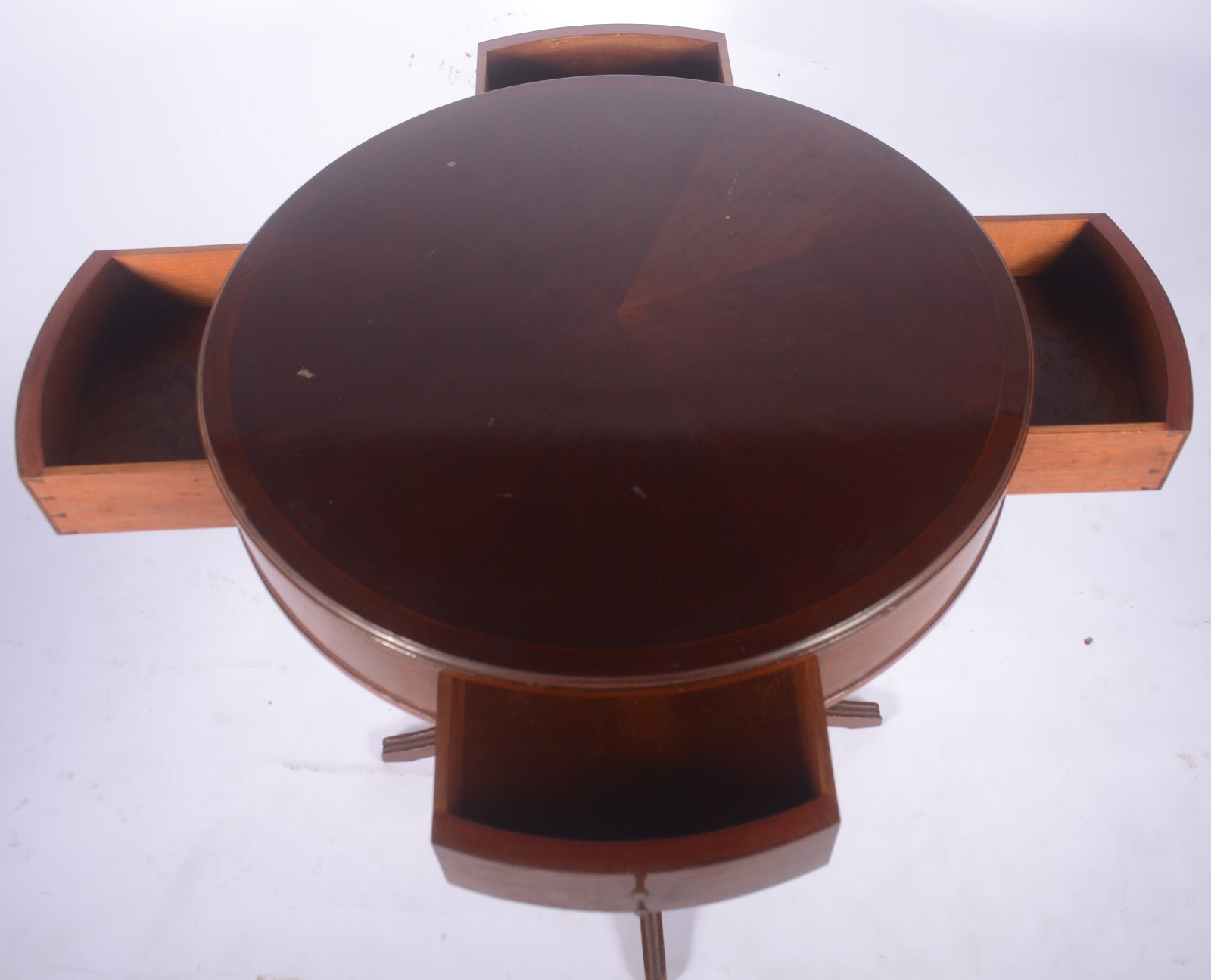 Mesa auxiliar de madeira nobre com 4 gavetinhas, tampo redondo... - foto 4 de 5