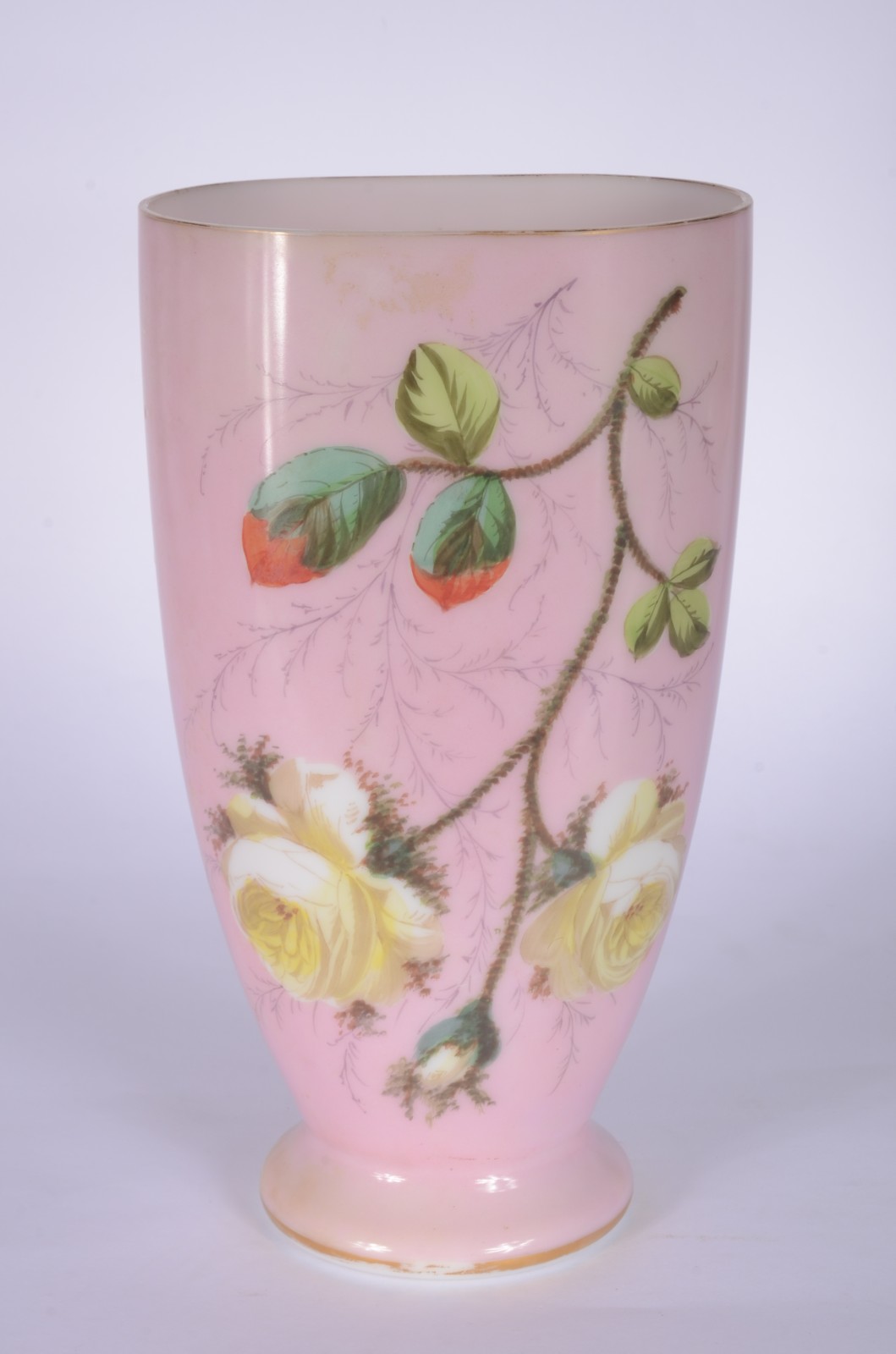Vaso de opalina na cor rosa com flores em policromia e friso dourado... - foto 1 de 6