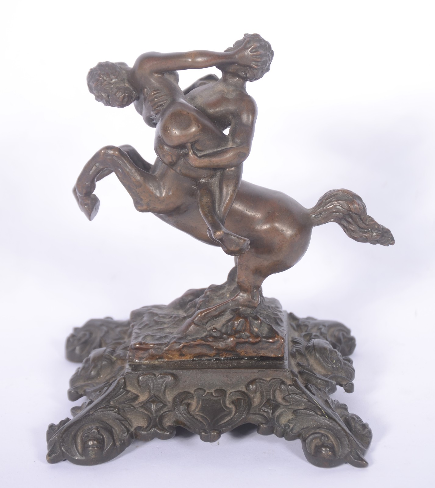 Escultura de bronze representando "centauro raptando mulher". - foto 2 de 8