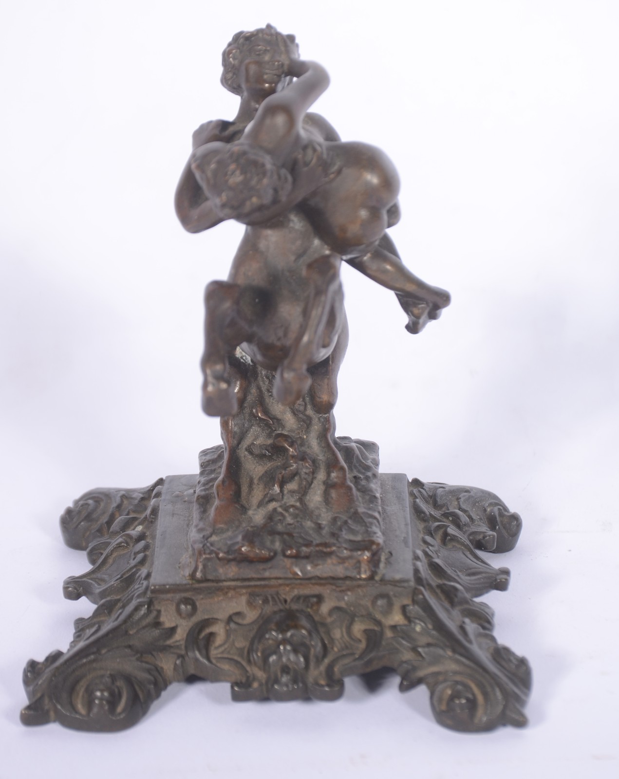 Escultura de bronze representando "centauro raptando mulher". - foto 5 de 8