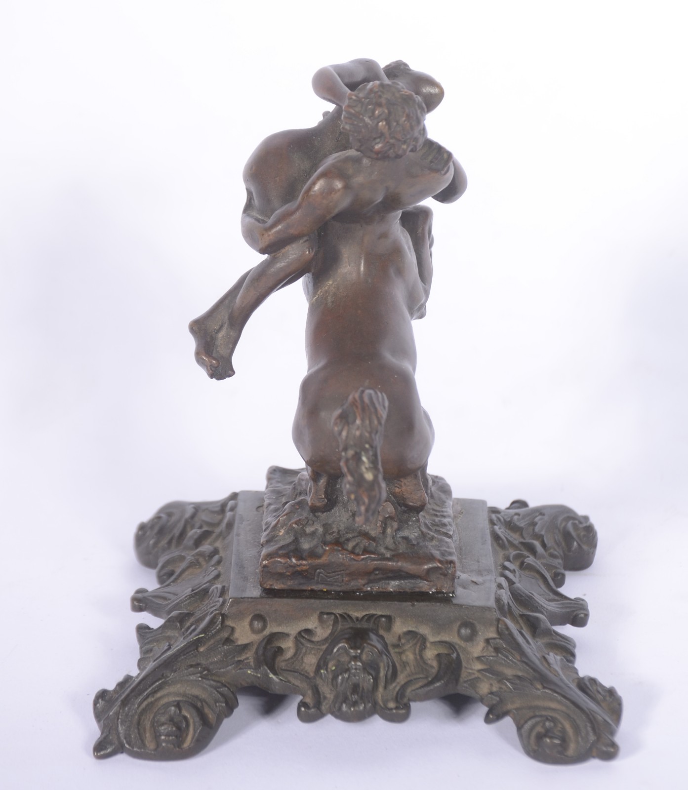 Escultura de bronze representando "centauro raptando mulher". - foto 6 de 8