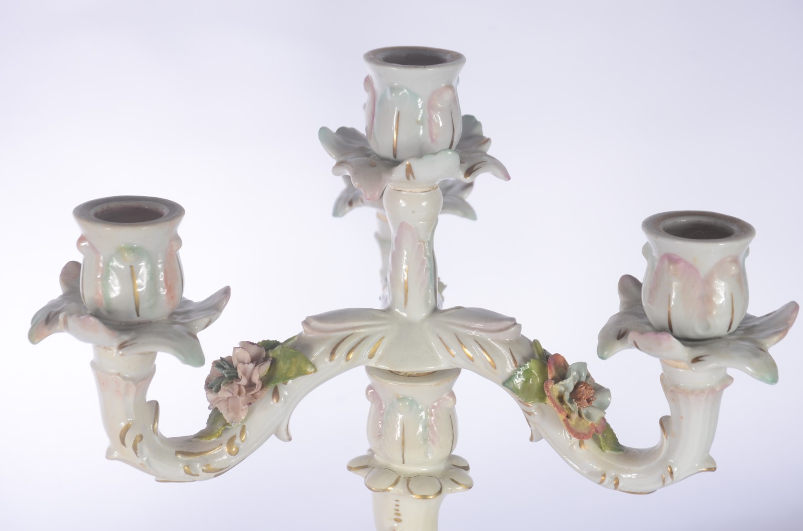 Par de candelabros de porcelana alemã para 4 velas cada, decorados... - foto 5 de 9