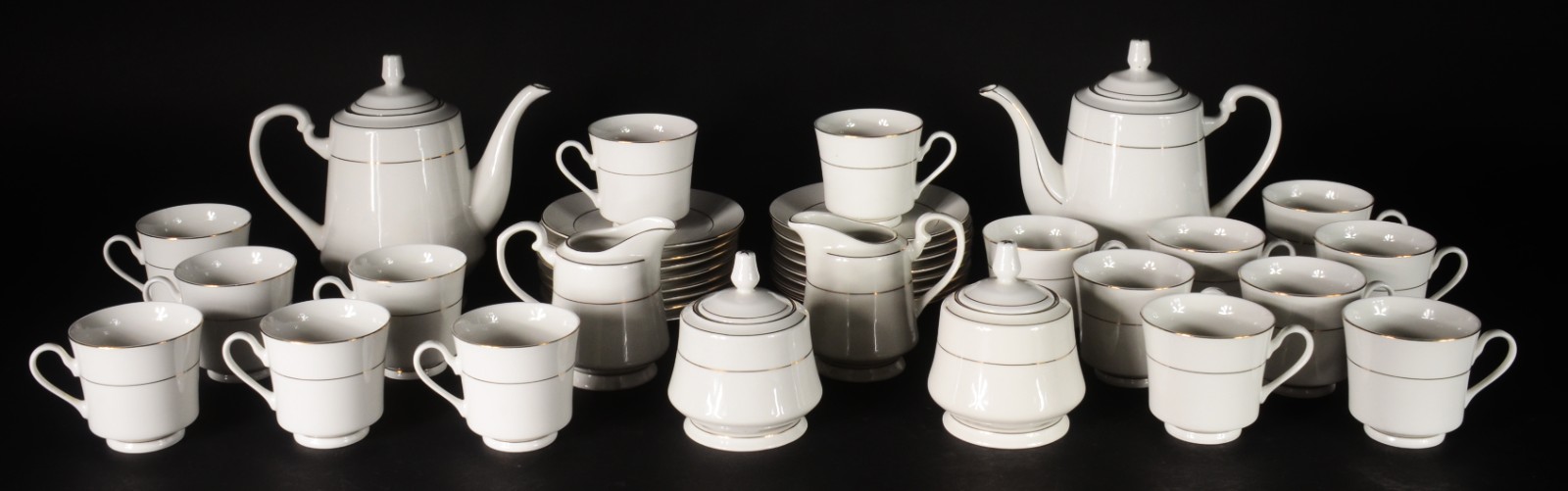 Aparelho de chá de porcelana Royal Majestic, branco com friso... - foto 1 de 8