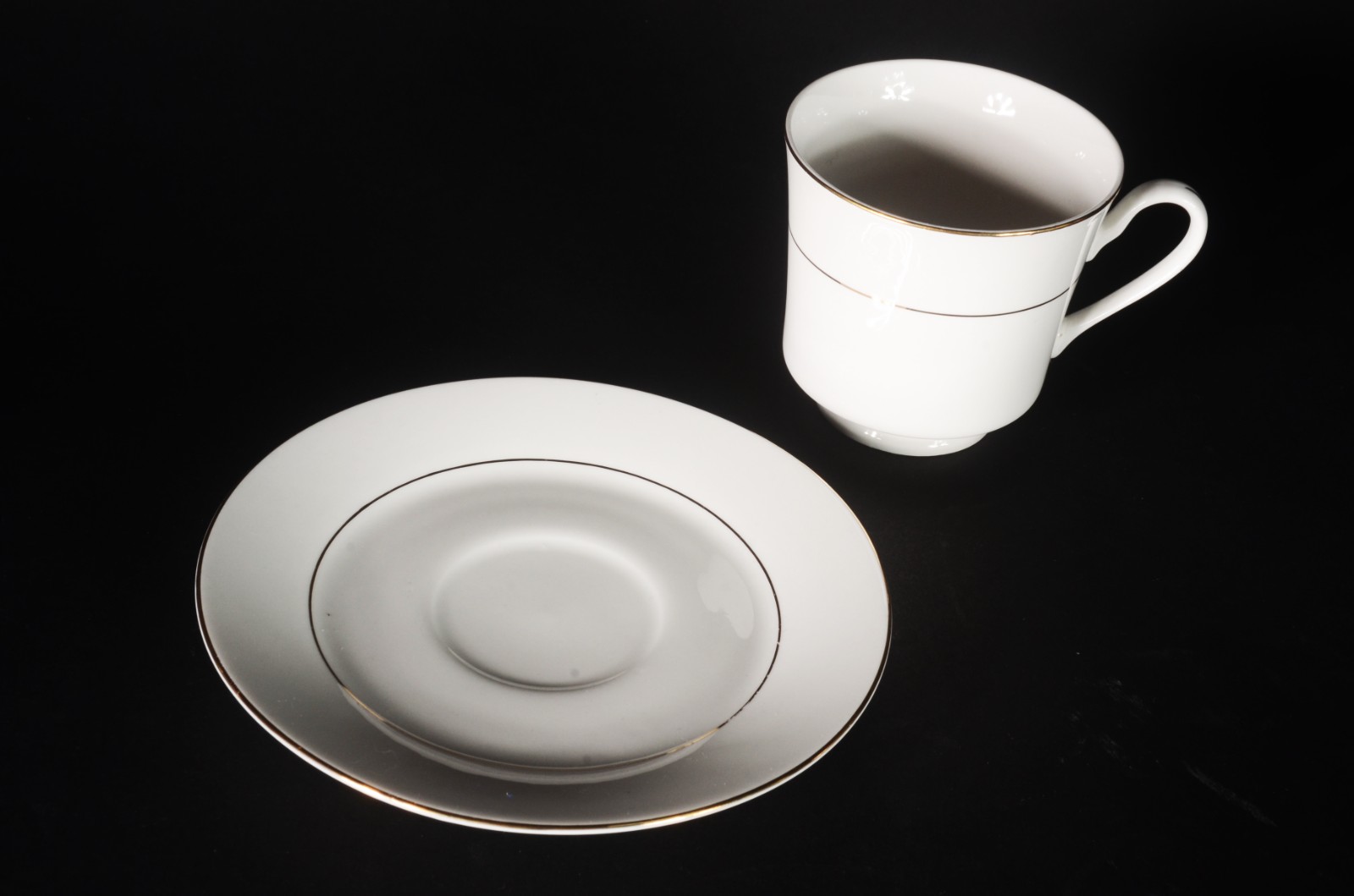 Aparelho de chá de porcelana Royal Majestic, branco com friso... - foto 3 de 8