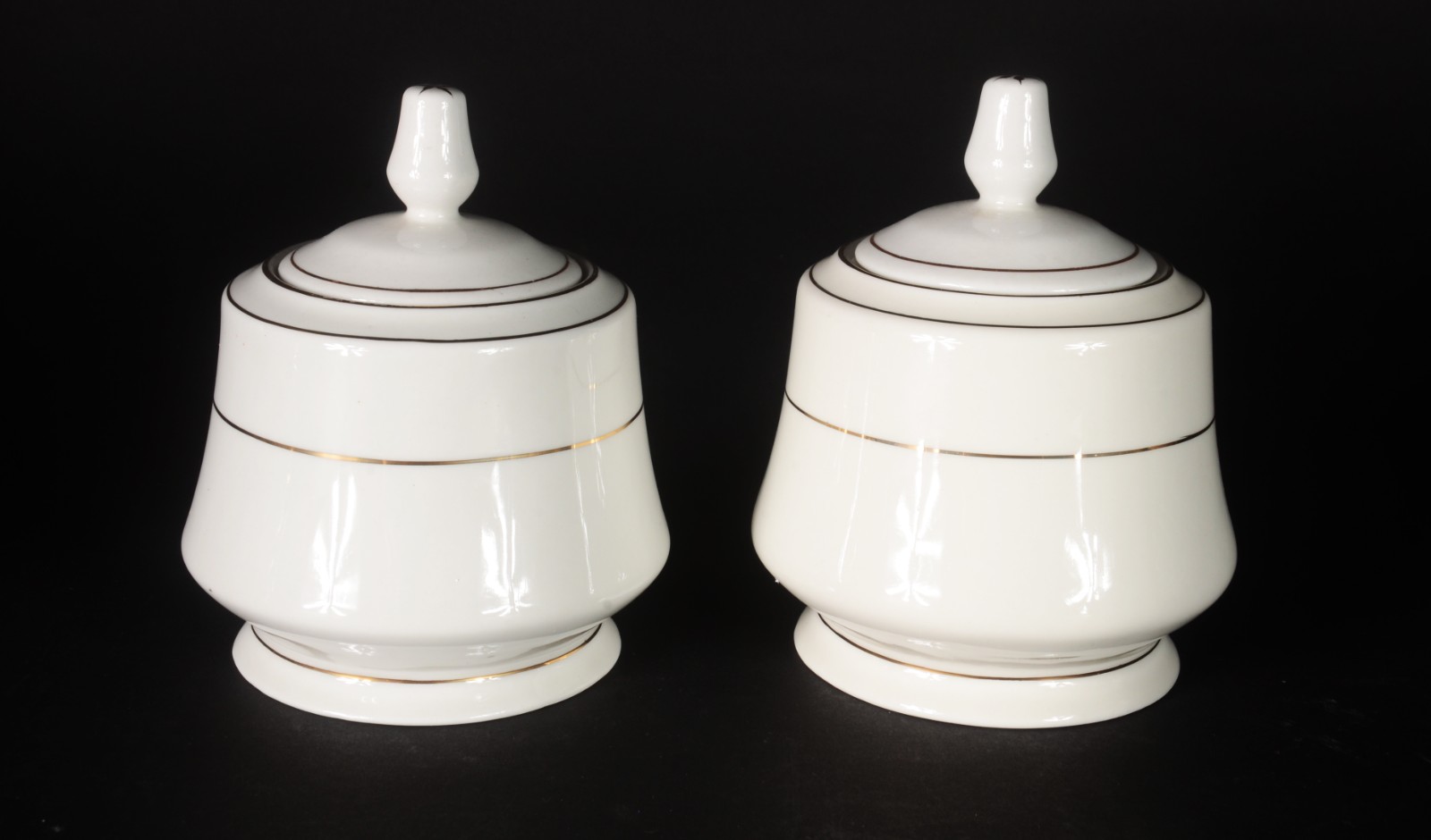 Aparelho de chá de porcelana Royal Majestic, branco com friso... - foto 7 de 8