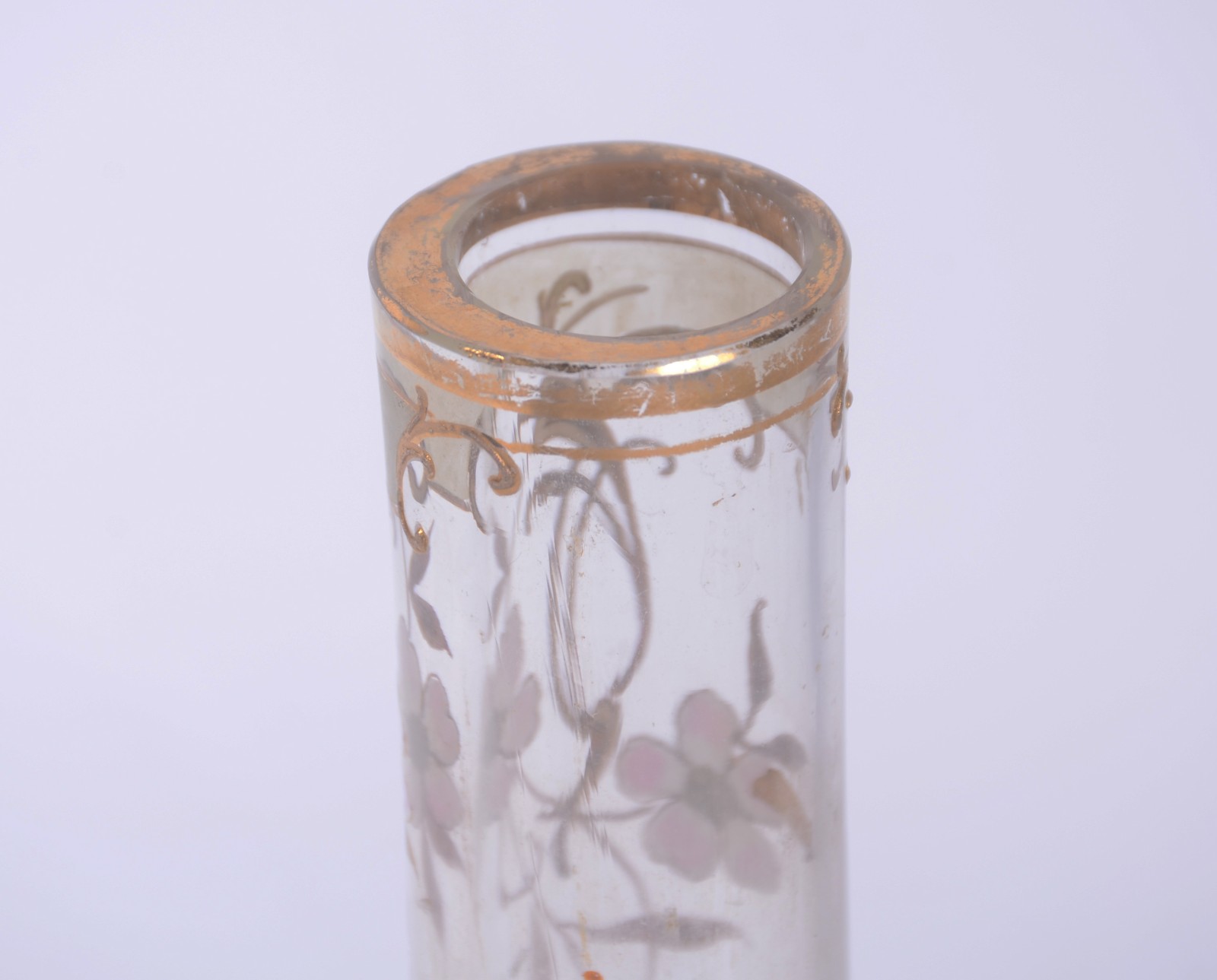 Solifleur de cristal com guirlandas florais realçadas em dourado. - foto 5 de 6