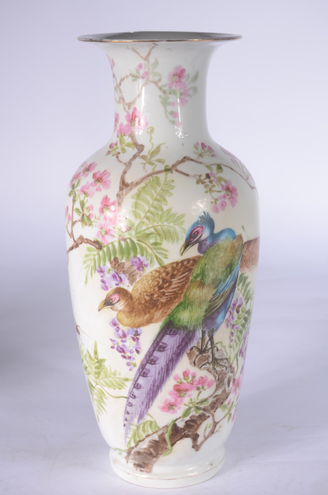 Três peças de porcelana ao gosto oriental, sendo potiche com base de... - foto 2 de 10