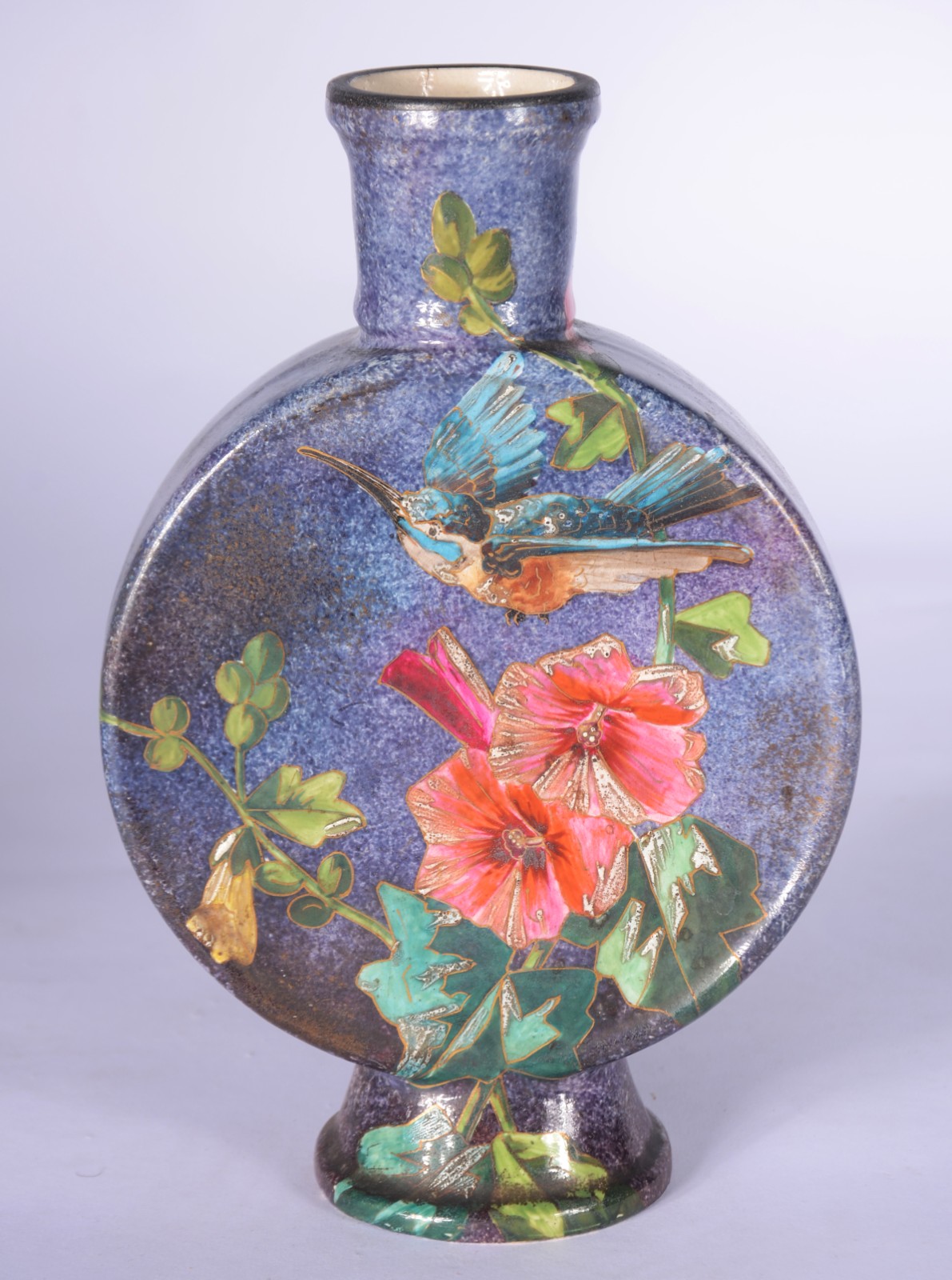 Três peças de porcelana ao gosto oriental, sendo potiche com base de... - foto 3 de 10