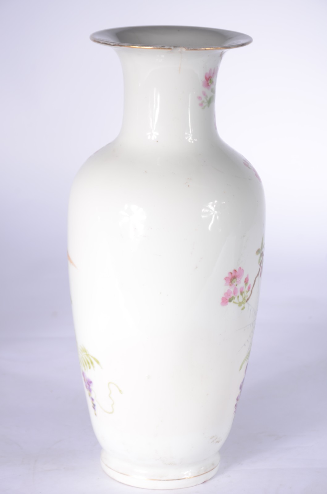 Três peças de porcelana ao gosto oriental, sendo potiche com base de... - foto 4 de 10