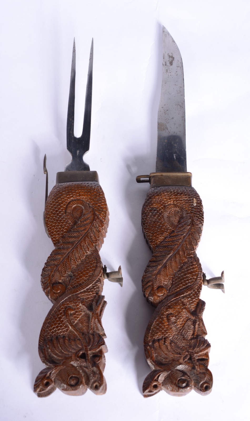 Trinchante oriental de metal com estojo de couro na forma de... - foto 2 de 9