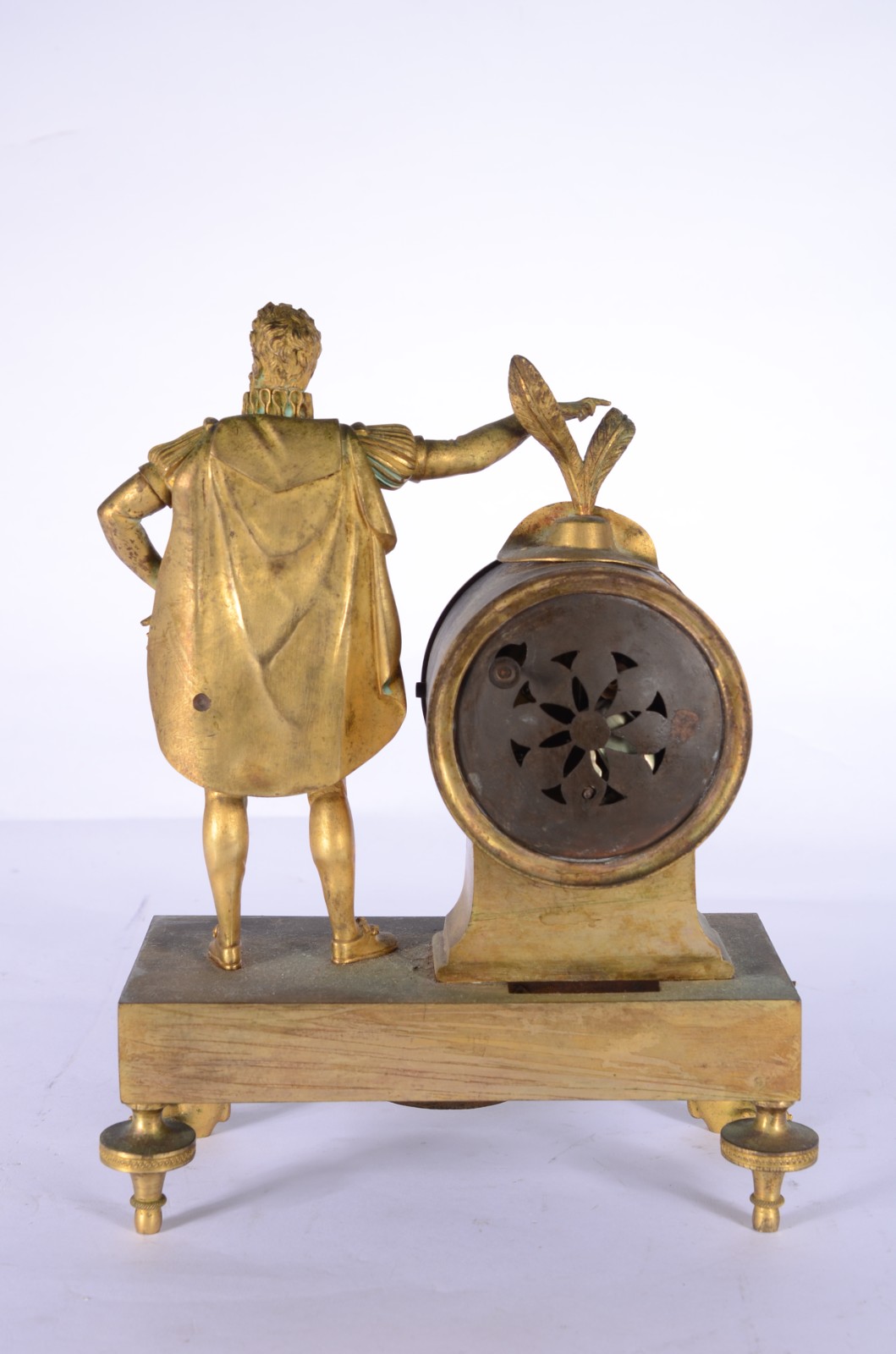 Relógio de mesa de metal dourado ornamentado com figura masculina com... - foto 5 de 8