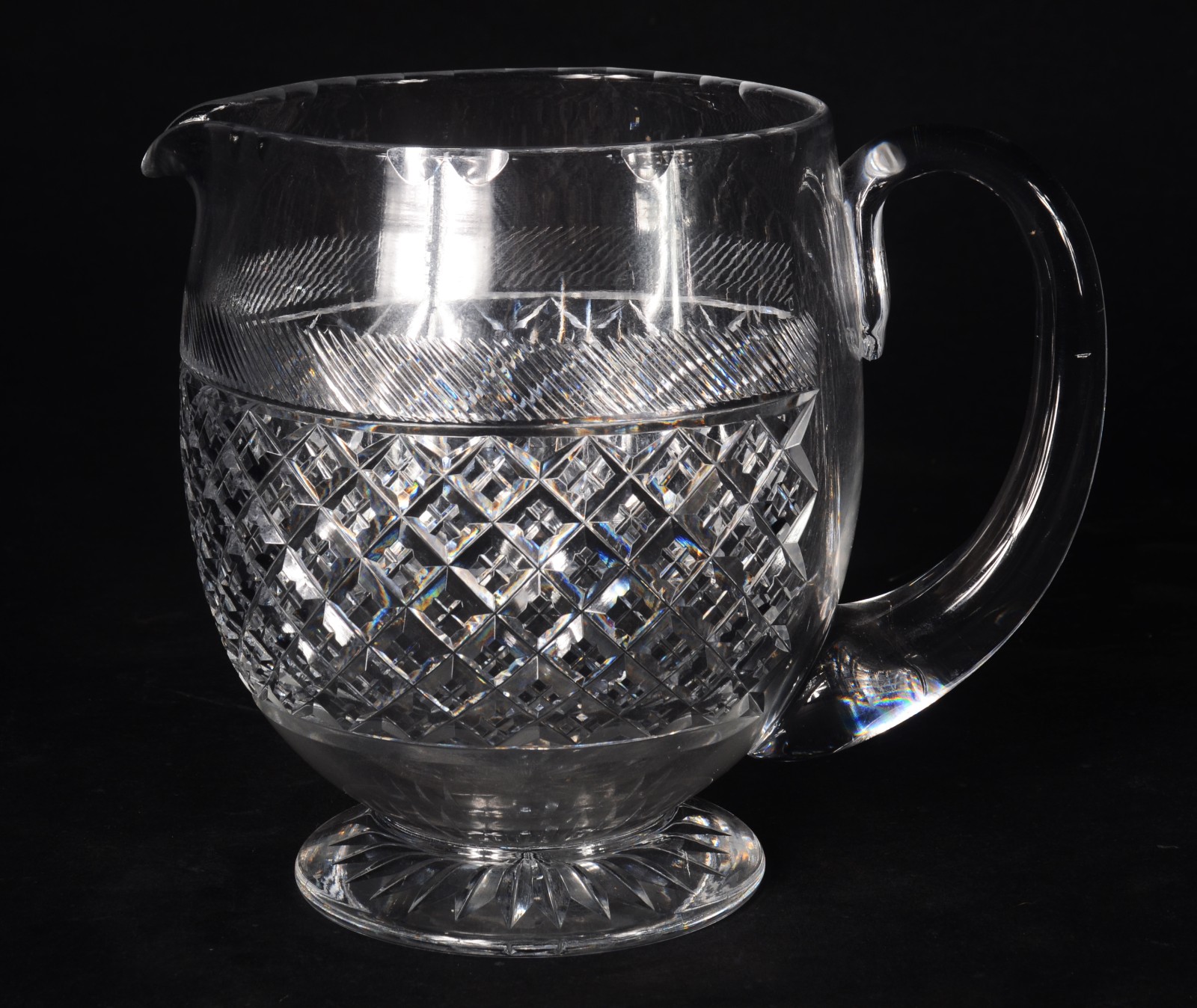 Jarra com alça para água de cristal lapidado, possivelmente Baccarat... - foto 1 de 7