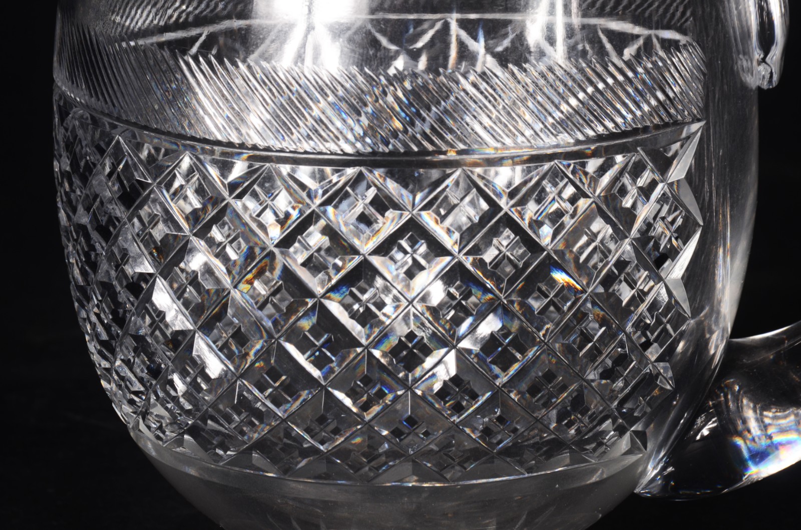 Jarra com alça para água de cristal lapidado, possivelmente Baccarat... - foto 4 de 7