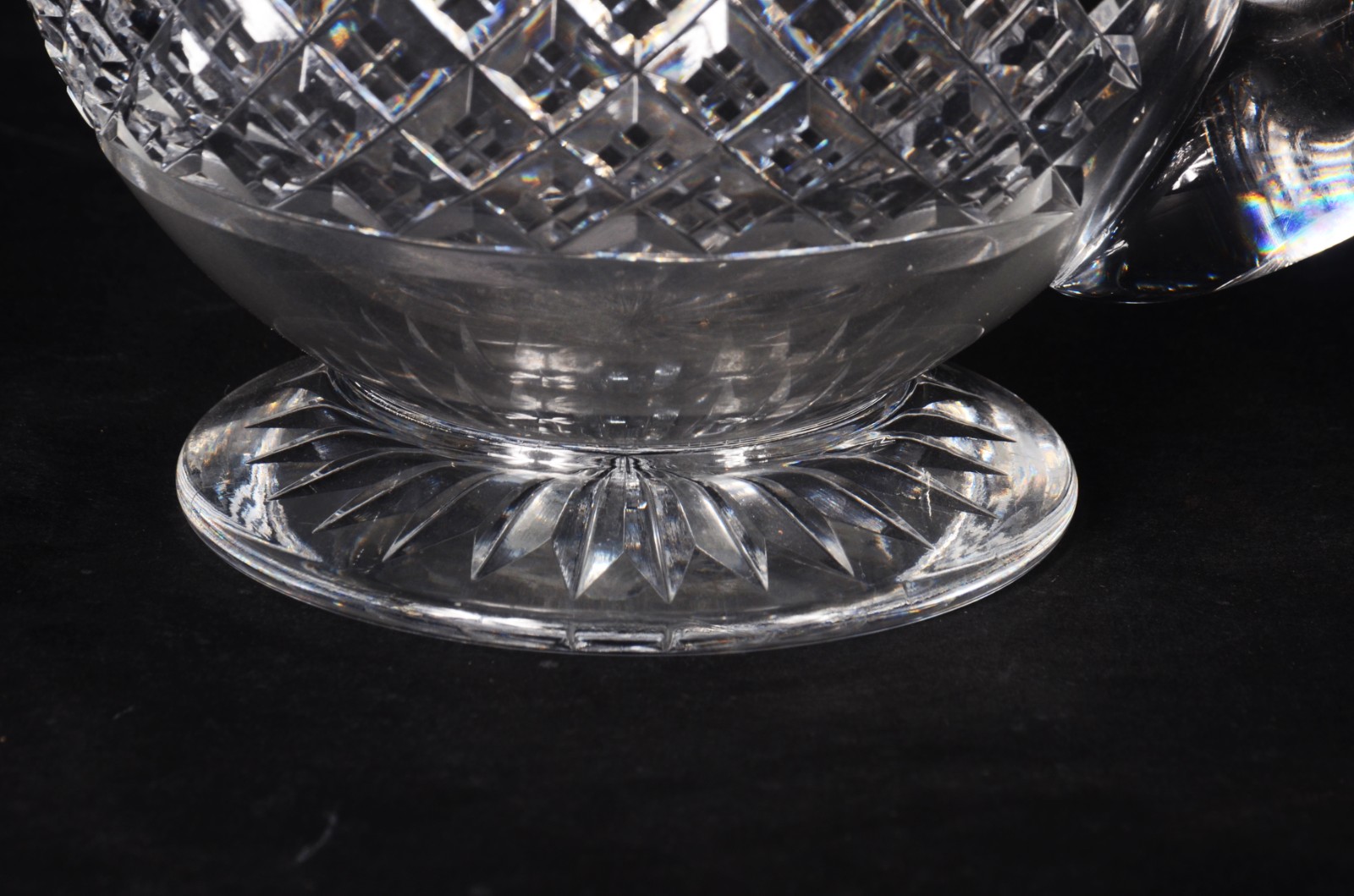 Jarra com alça para água de cristal lapidado, possivelmente Baccarat... - foto 5 de 7