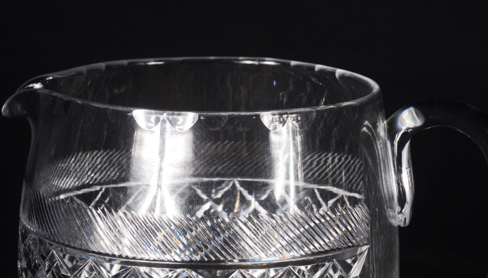 Jarra com alça para água de cristal lapidado, possivelmente Baccarat... - foto 6 de 7