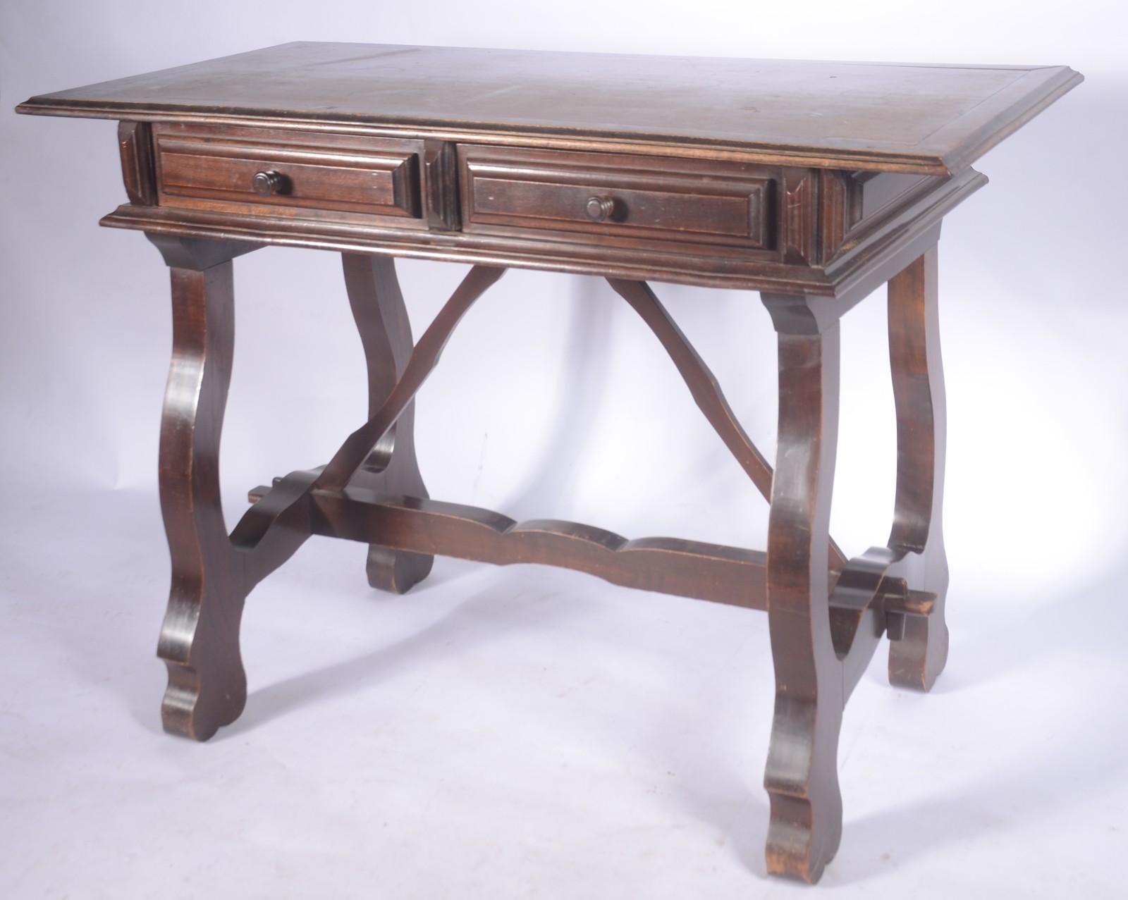 Mesa de madeira nobre, 2 gavetas, pernas na forma de lira unidas por... - foto 1 de 8