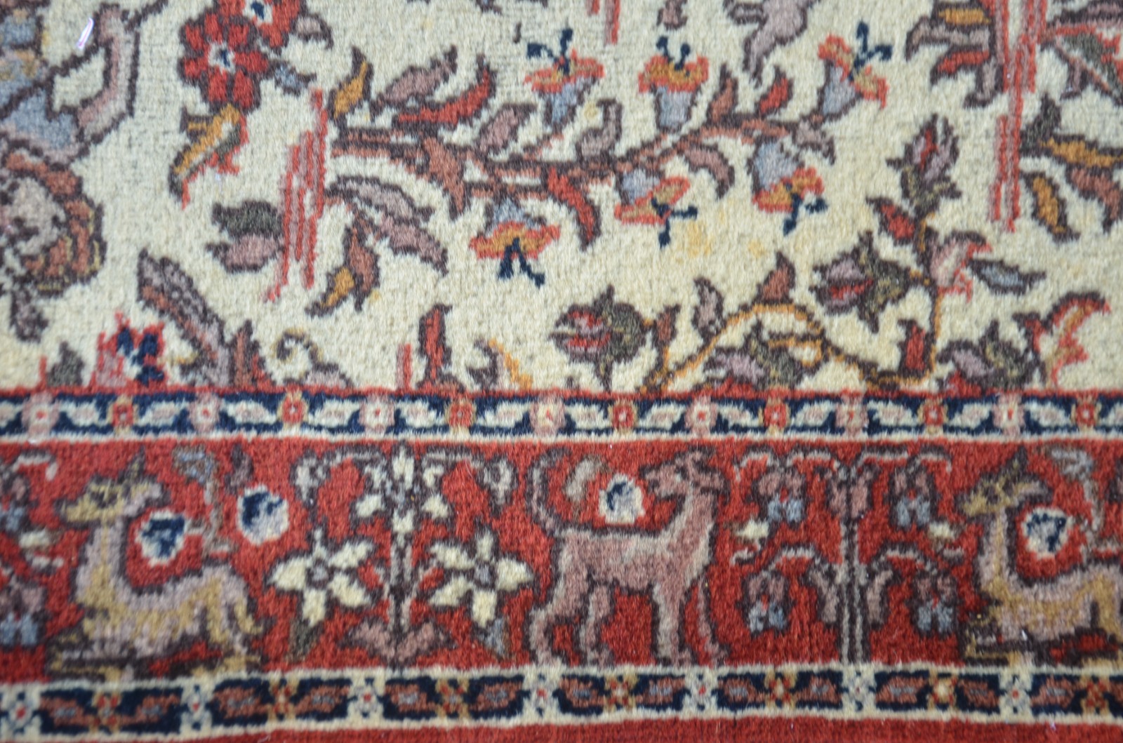 Passadeira indiana Tabriz com tema de caça, assinada. - foto 3 de 8