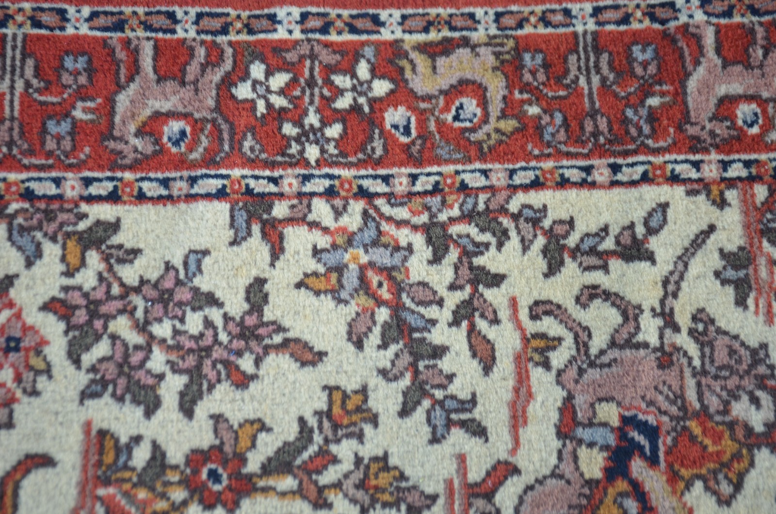Passadeira indiana Tabriz com tema de caça, assinada. - foto 6 de 8