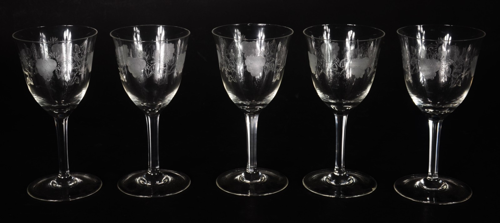 Conjunto de cristal lavrados com uvas e folhas de parreiras, composto... - foto 2 de 10