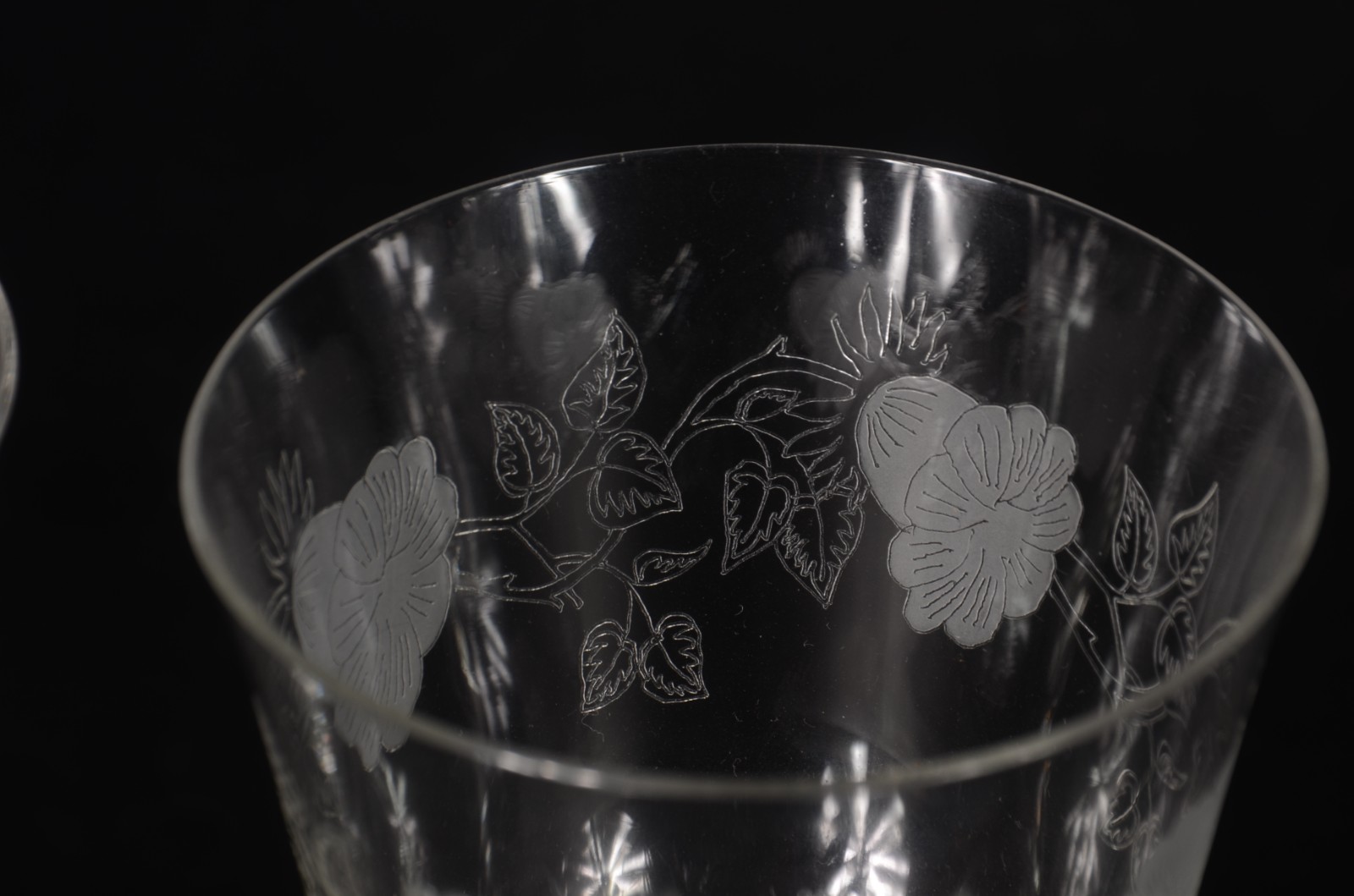 Conjunto de cristal lavrados com uvas e folhas de parreiras, composto... - foto 5 de 10