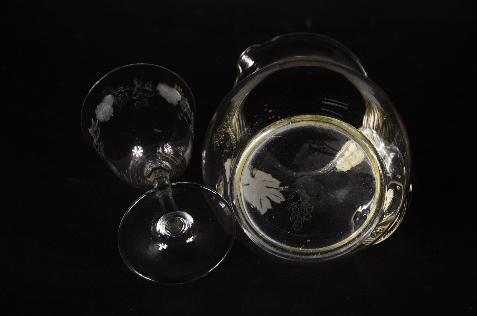 Conjunto de cristal lavrados com uvas e folhas de parreiras, composto... - foto 10 de 10