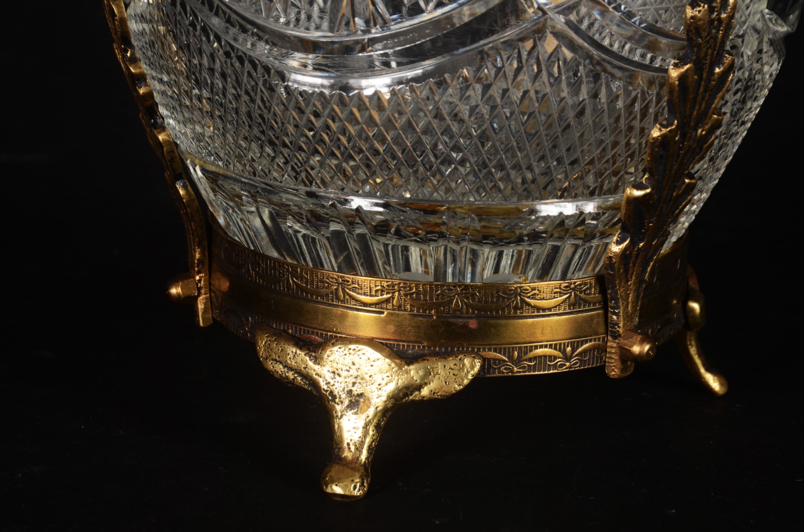 Jarra para água de cristal tcheco lapidado e guarnição de metal... - foto 6 de 8