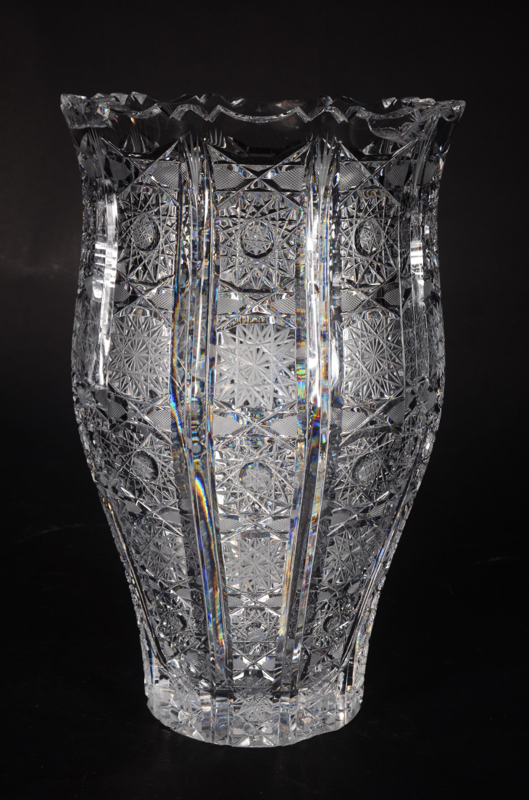 Vaso de cristal tcheco lapidado. Com lascados. - foto 1 de 11