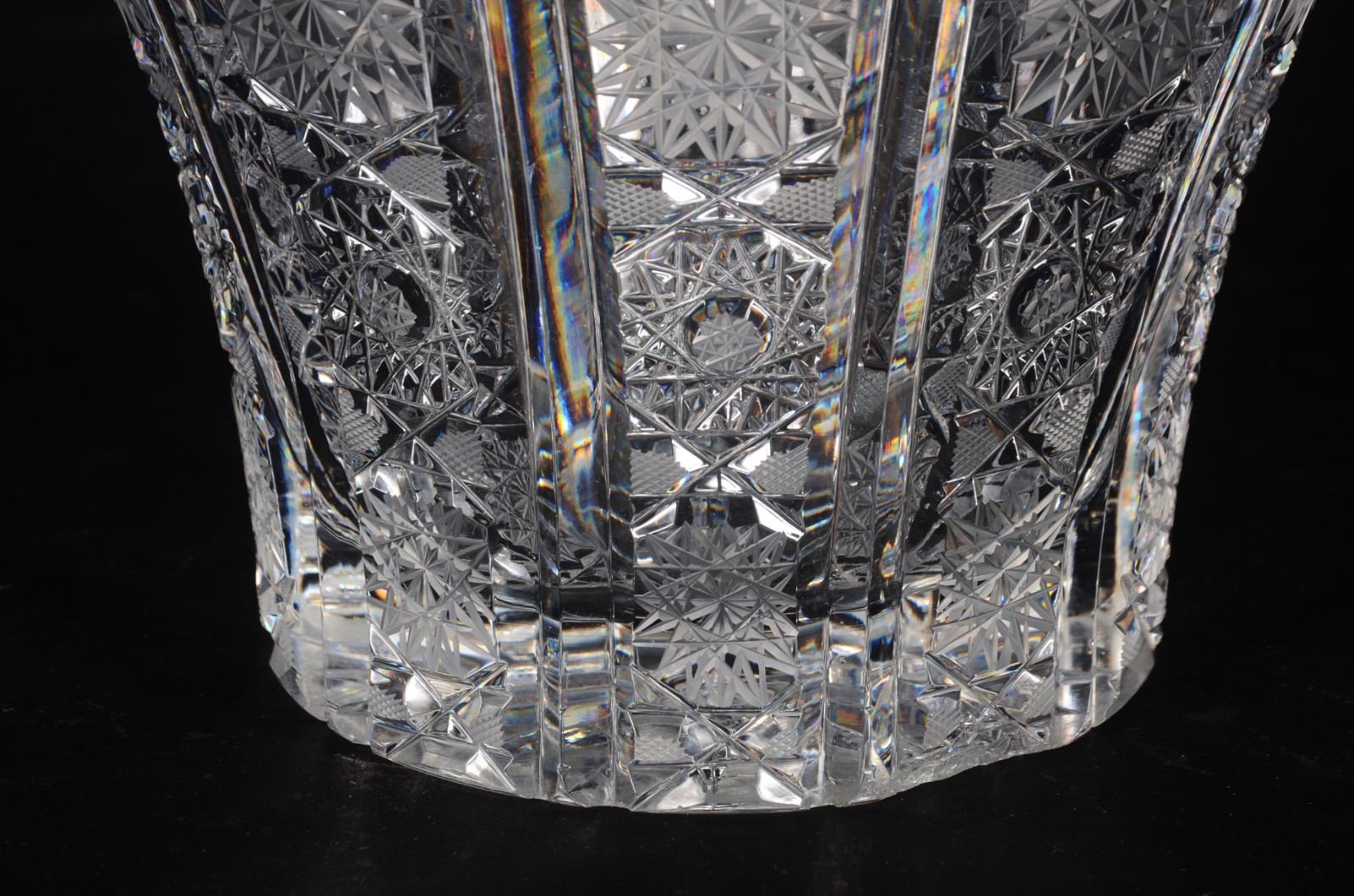 Vaso de cristal tcheco lapidado. Com lascados. - foto 2 de 11