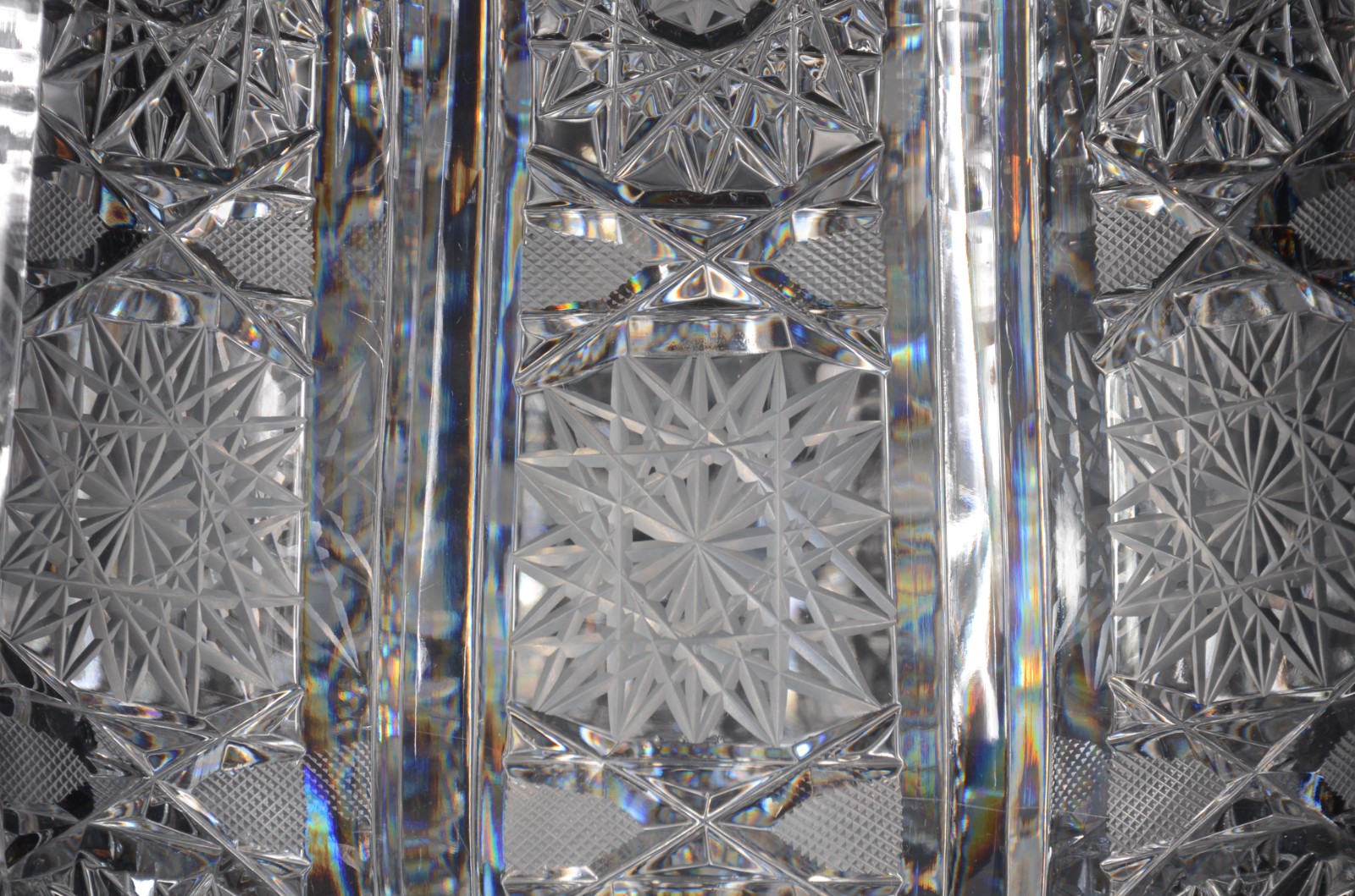 Vaso de cristal tcheco lapidado. Com lascados. - foto 4 de 11