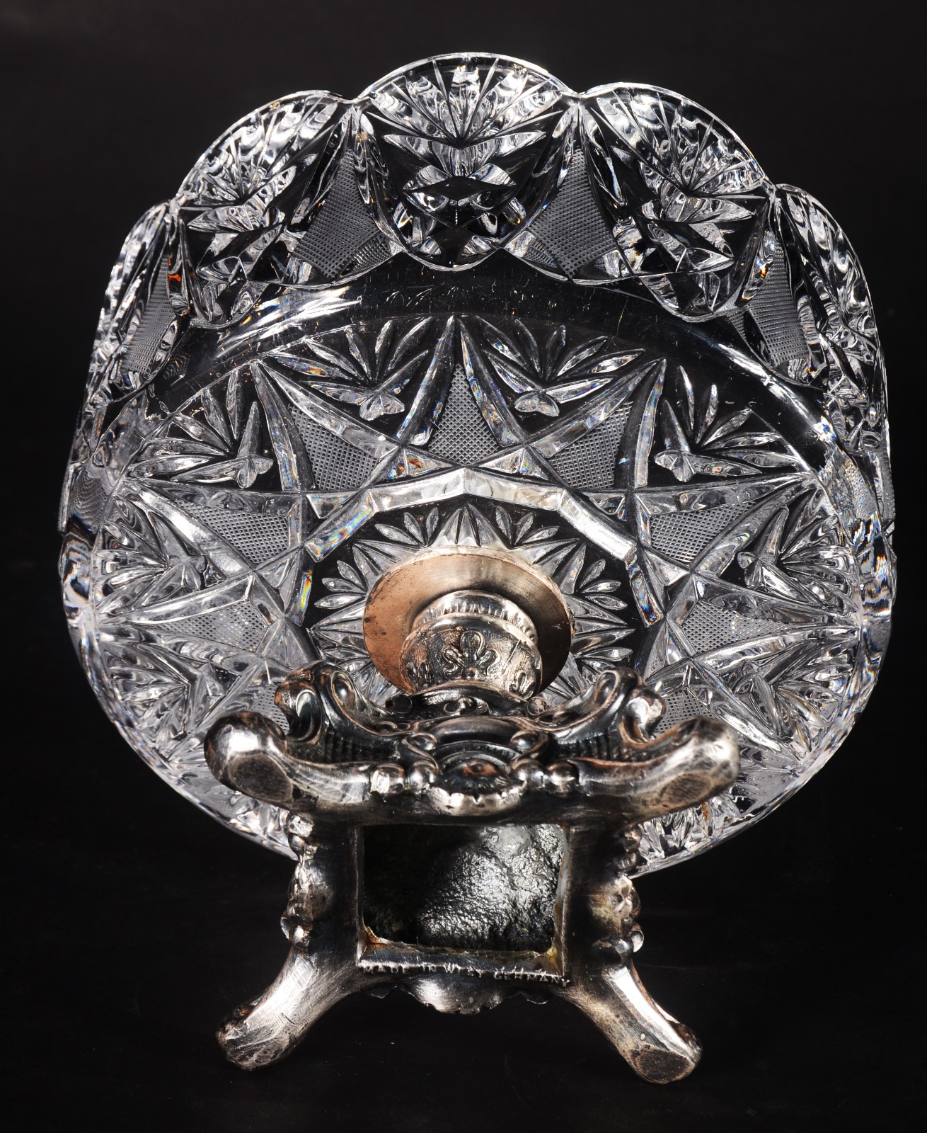 Fruteira de cristal lapidado com base de metal alemão. - foto 8 de 8