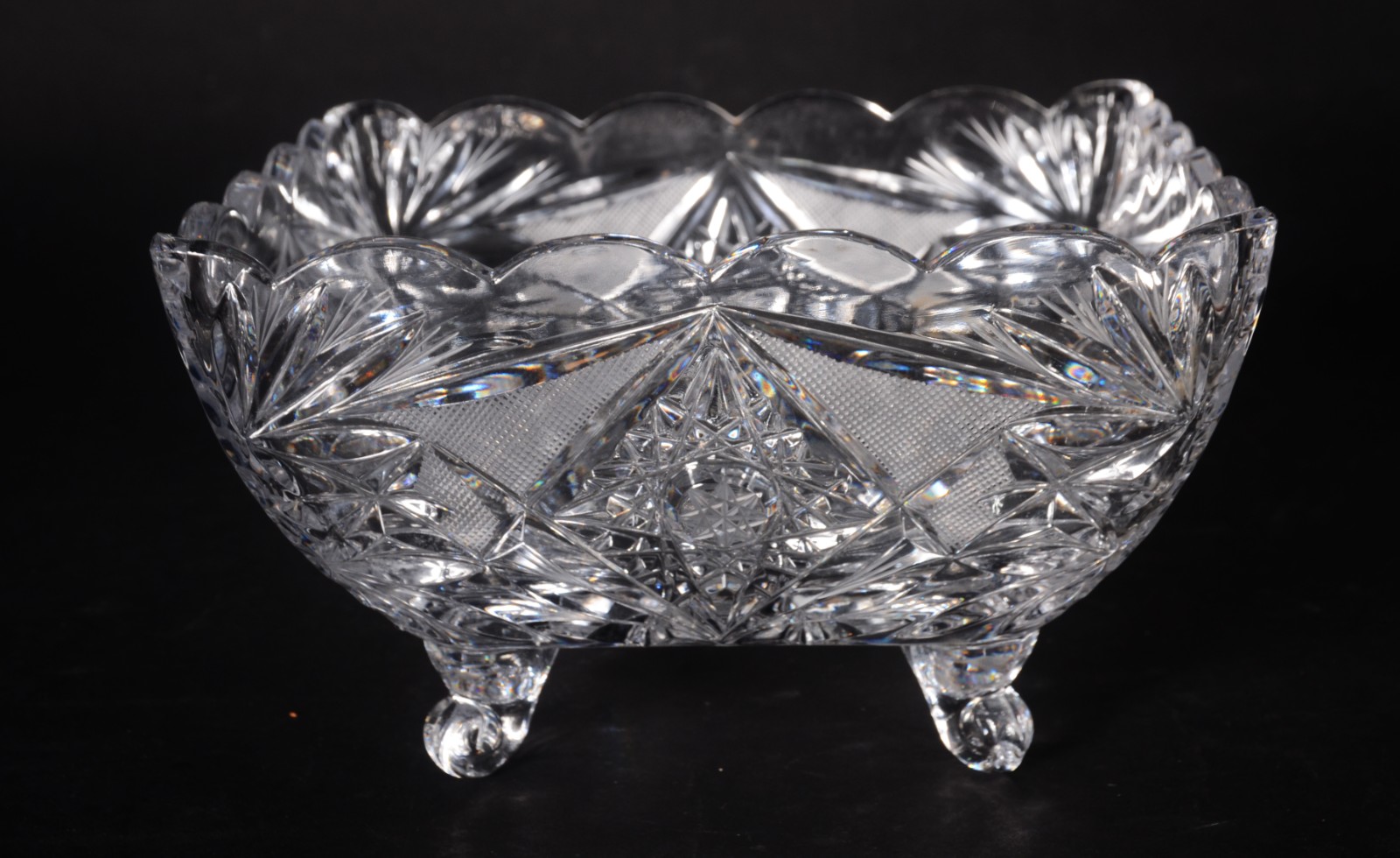 Duas fruteiras de cristal lapidado, sendo uma baixa no feitio... - foto 6 de 11