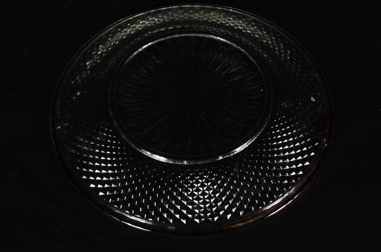 Fruteira com prato de cristal com resquícios de frisos dourados. - foto 6 de 10