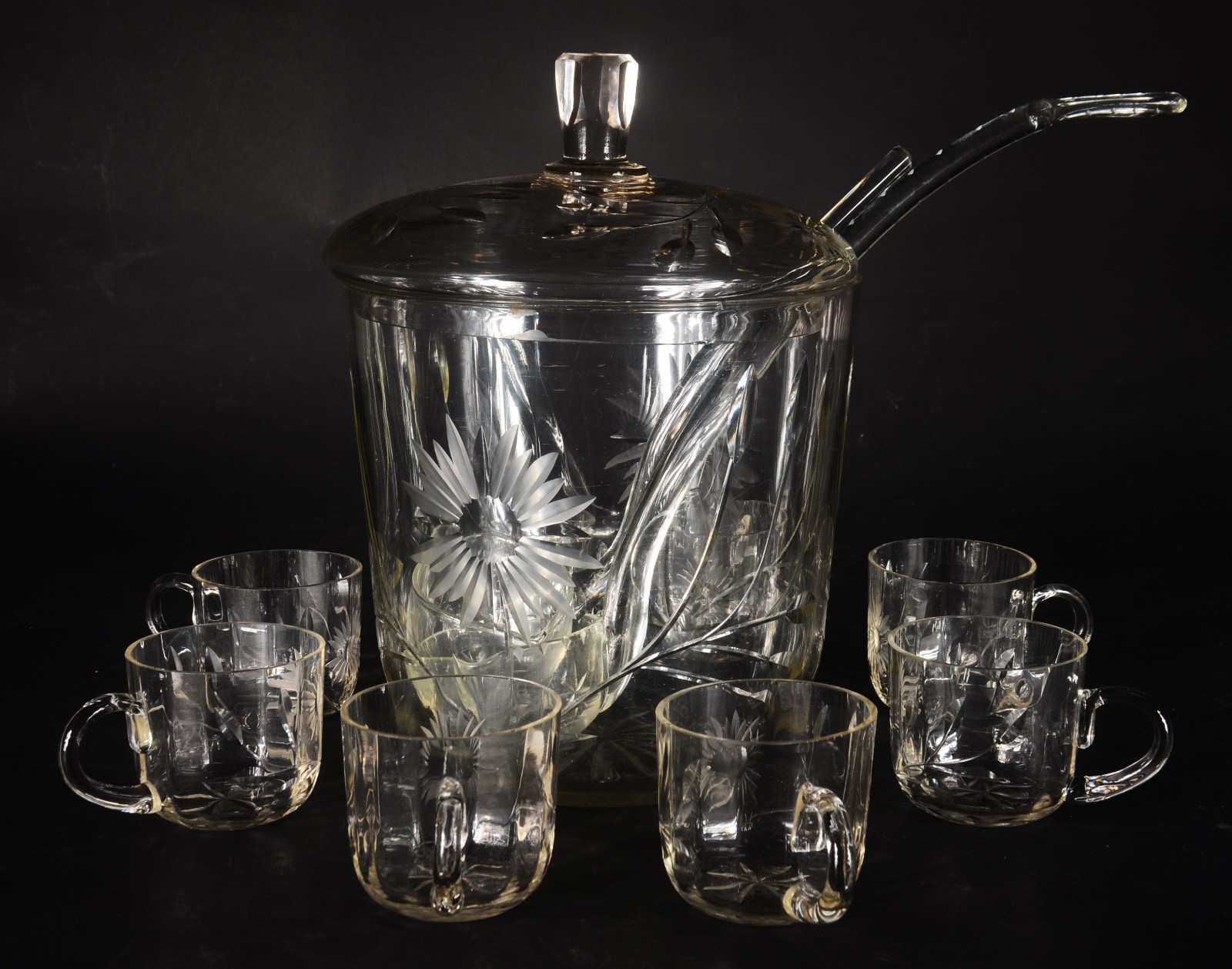 Poncheira de cristal com 8 canecas e concha (pequeno bicado e tampa... - foto 1 de 8