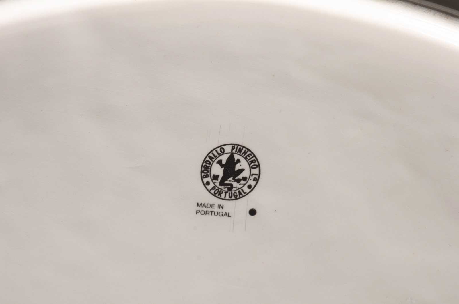 Par de travessas de porcelana italiana Bordallo Pinheiro branca com... - foto 5 de 5