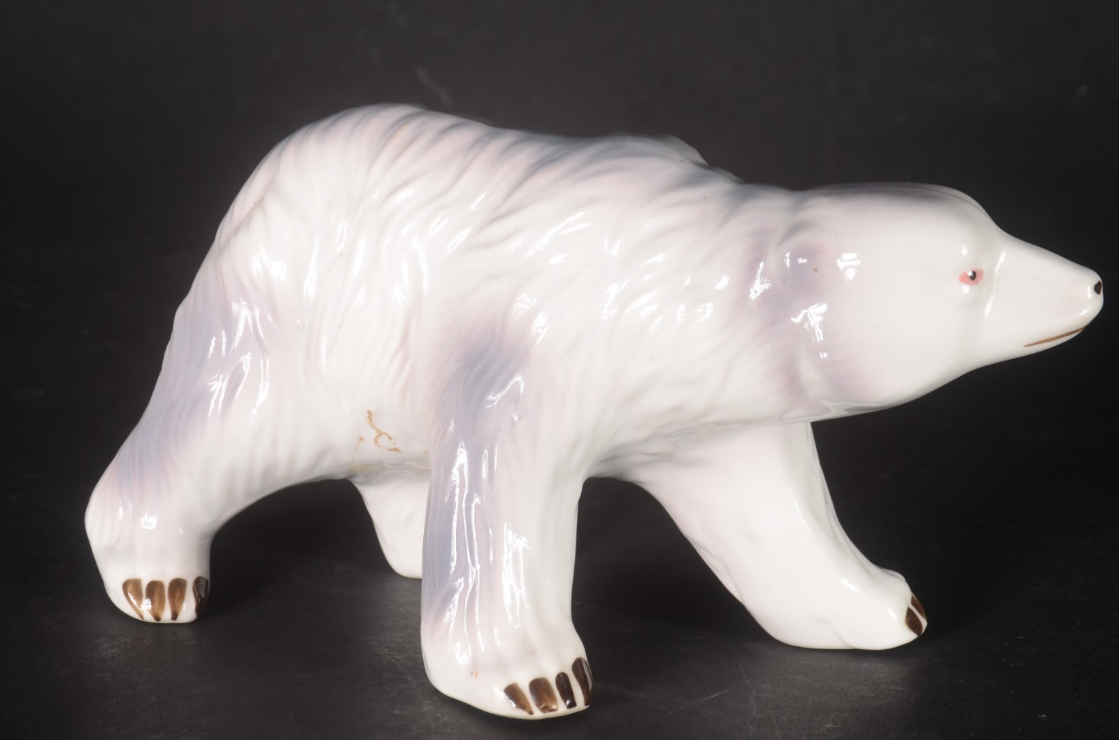 Escultura de porcelana europeia representando urso. - foto 1 de 6