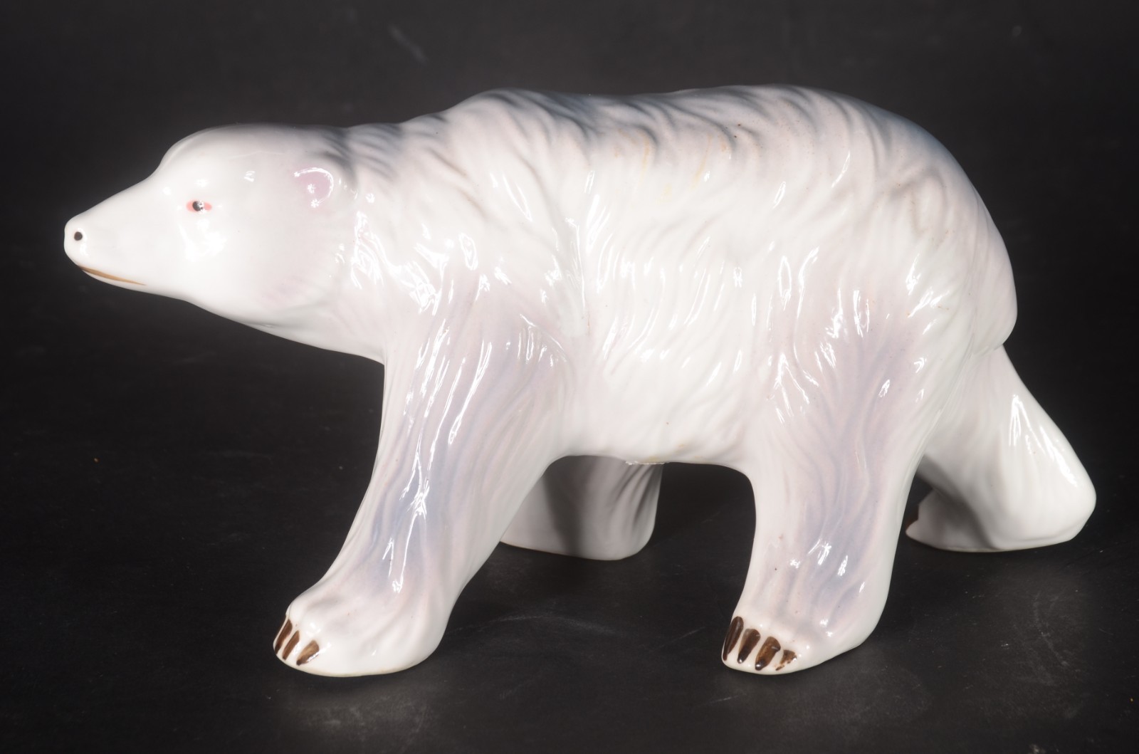 Escultura de porcelana europeia representando urso. - foto 2 de 6