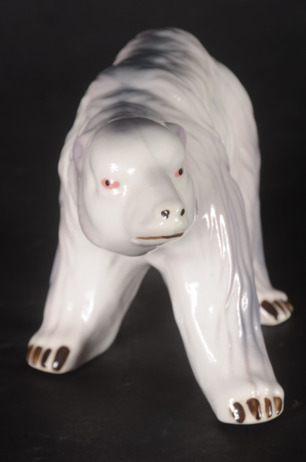 Escultura de porcelana europeia representando urso. - foto 3 de 6
