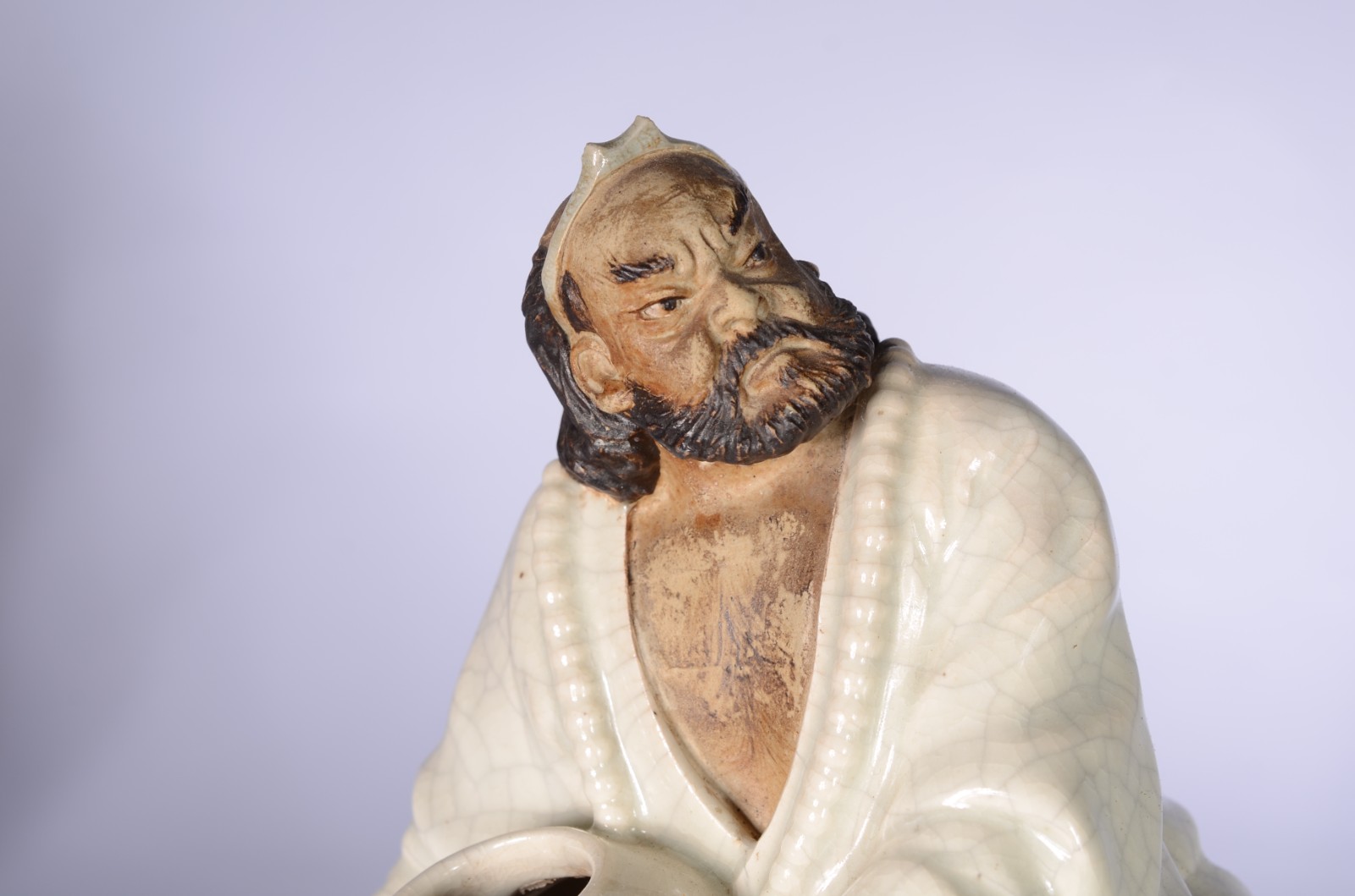 Duas figuras de porcelana oriental em policromia, bases de madeira. - foto 3 de 8