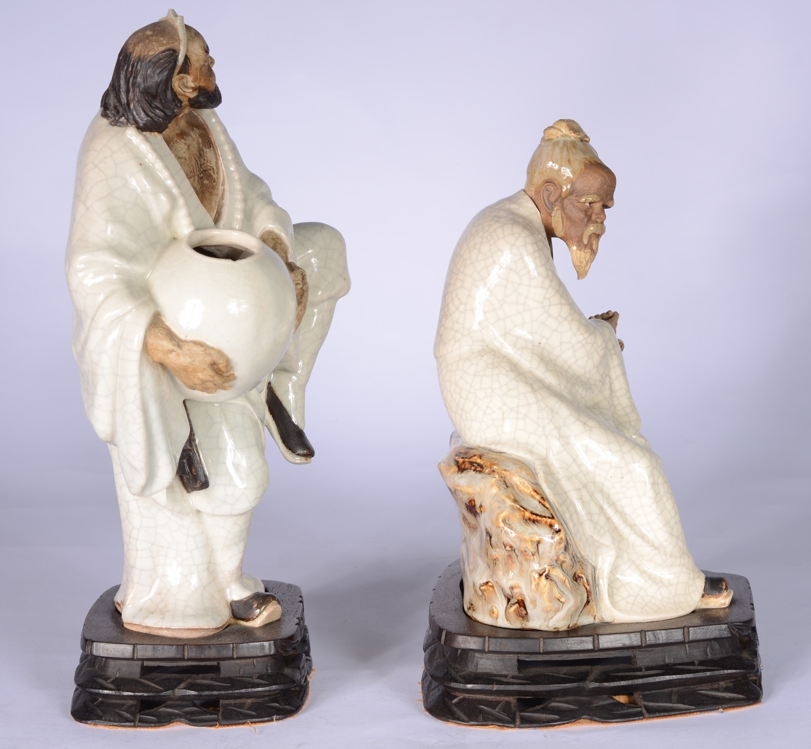 Duas figuras de porcelana oriental em policromia, bases de madeira. - foto 4 de 8