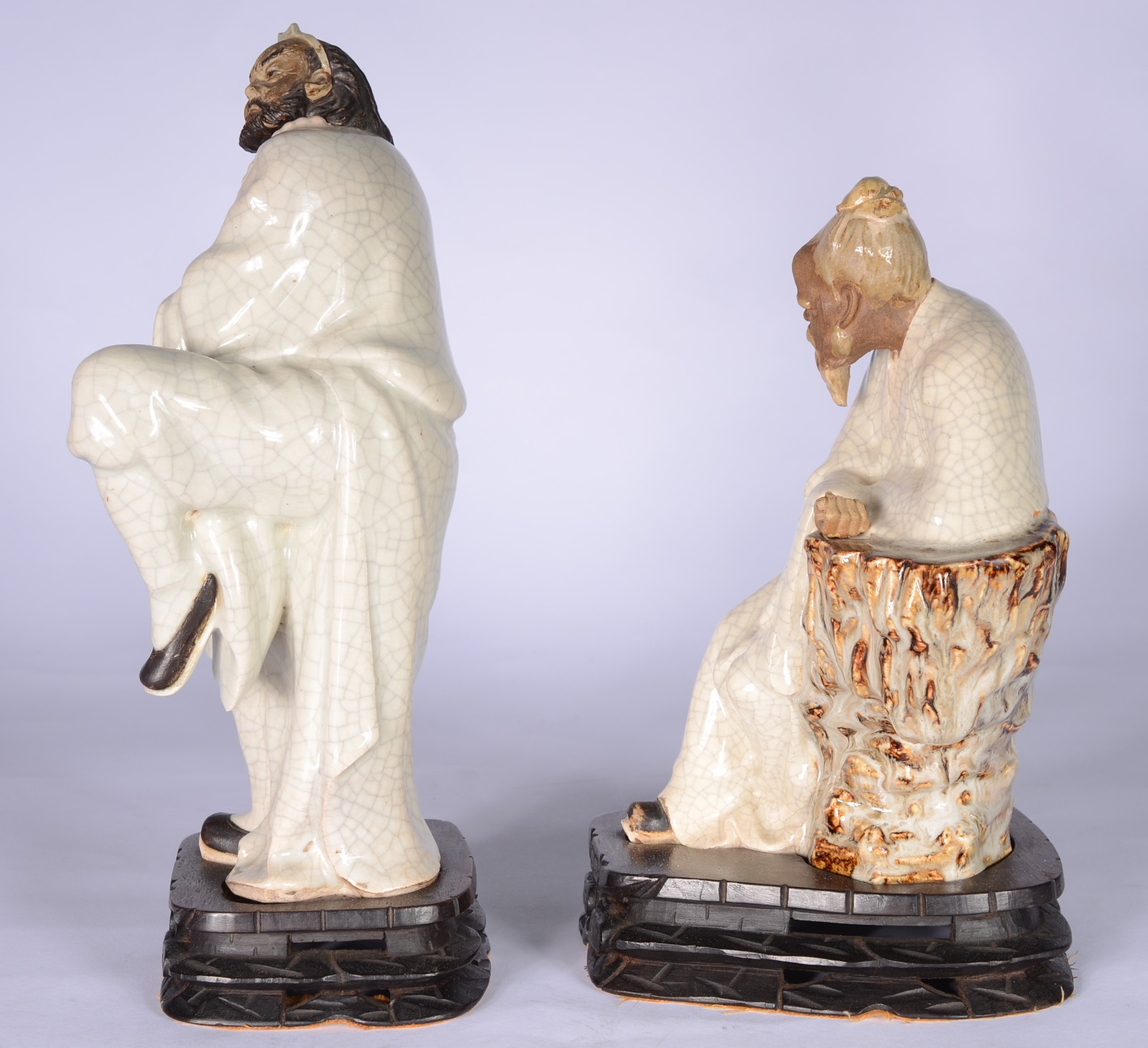 Duas figuras de porcelana oriental em policromia, bases de madeira. - foto 5 de 8